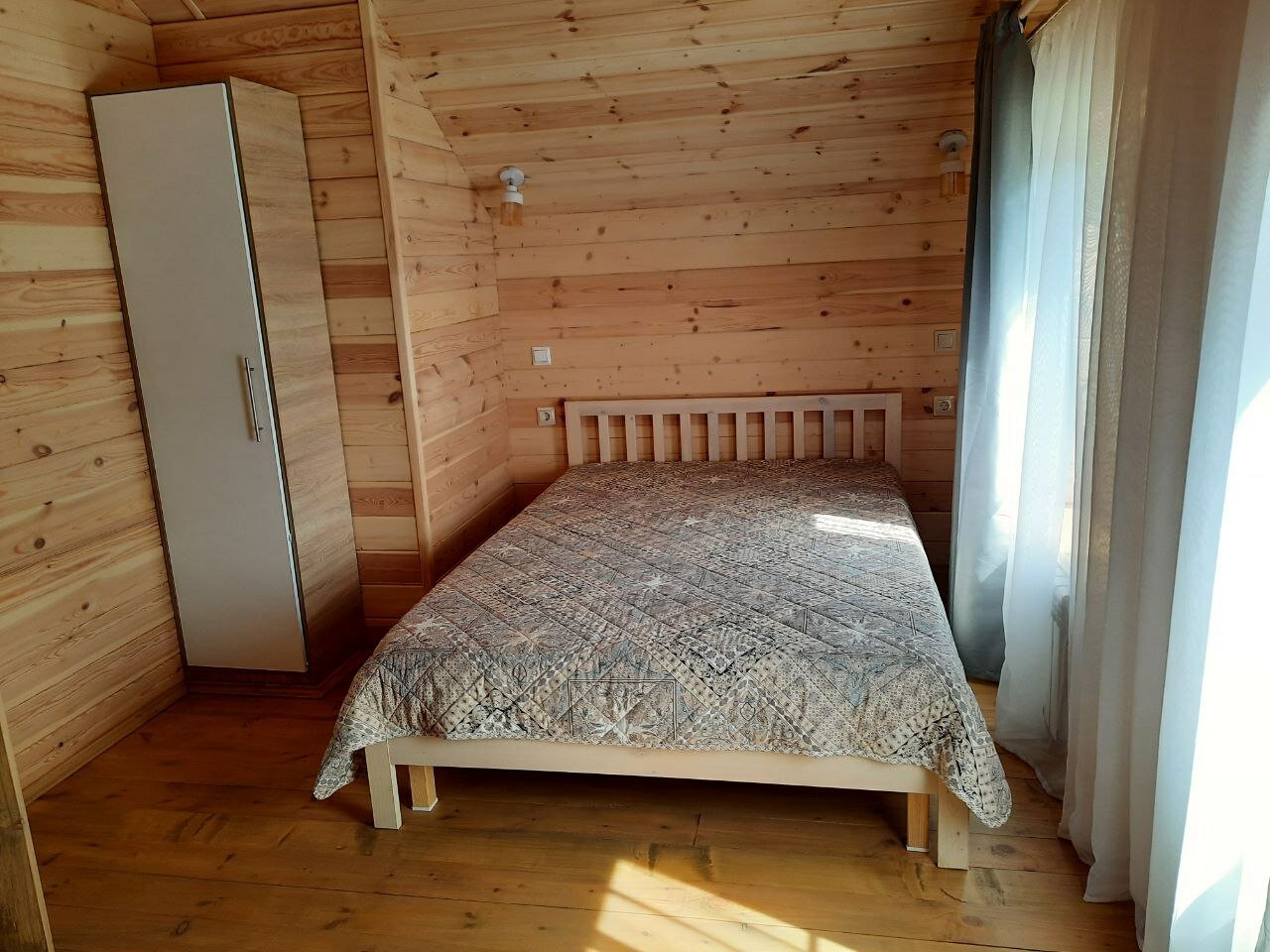 Фото Зеленый дом у пляжа