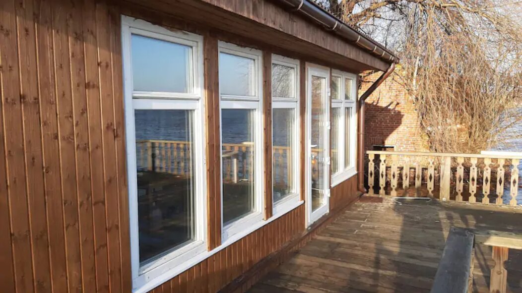 Фото Исторический дом у озера