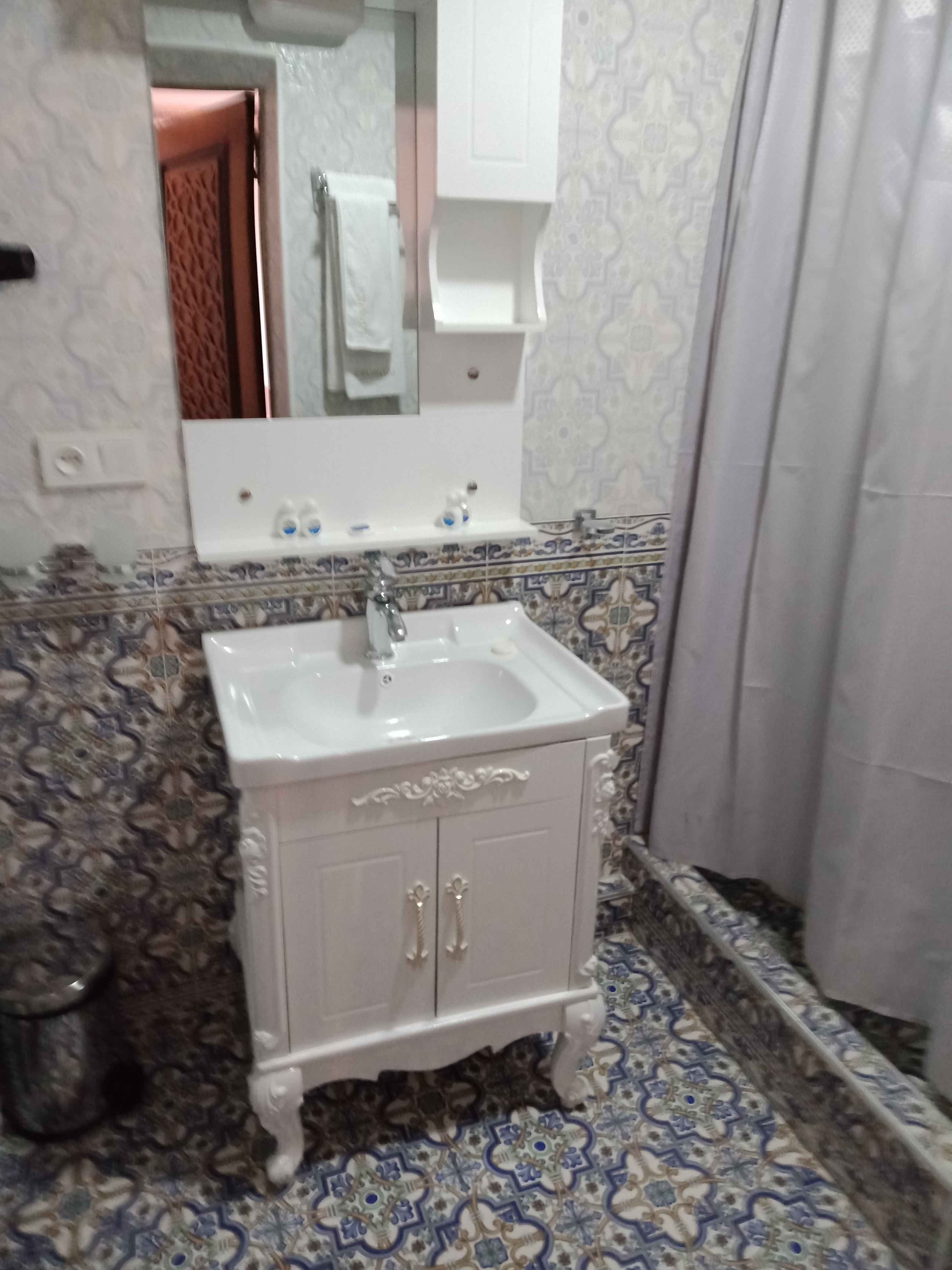 Фото Suzangaron Hotel