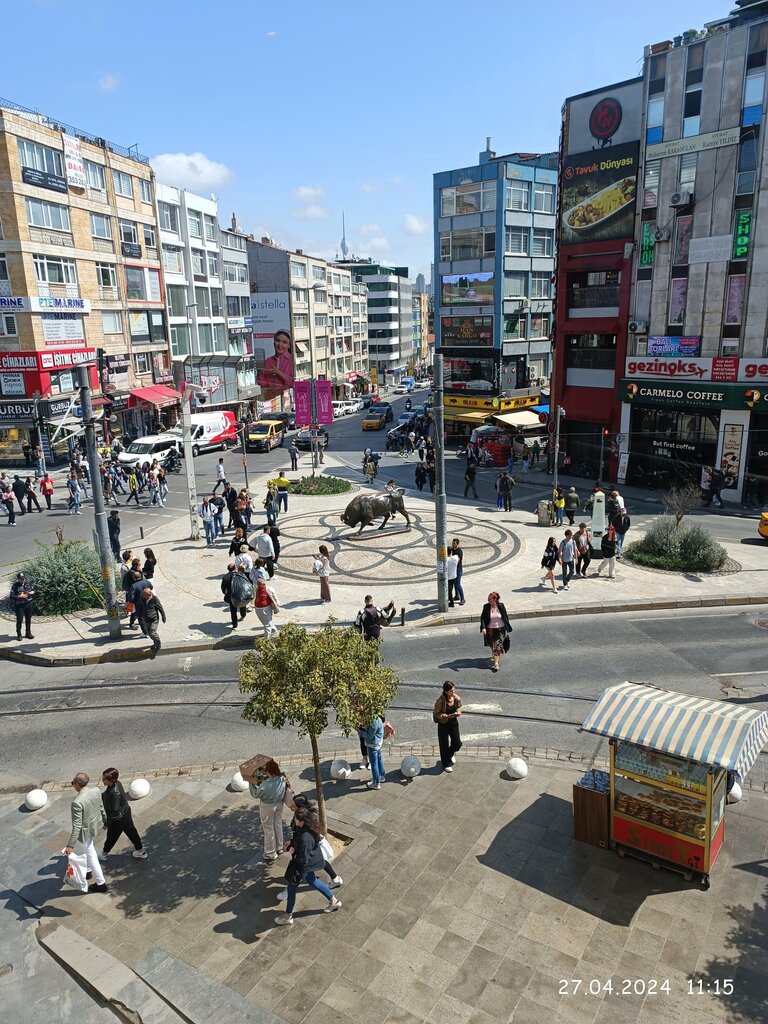 Genre sculpture Kadıköy Bull Statue, Kadikoy, photo