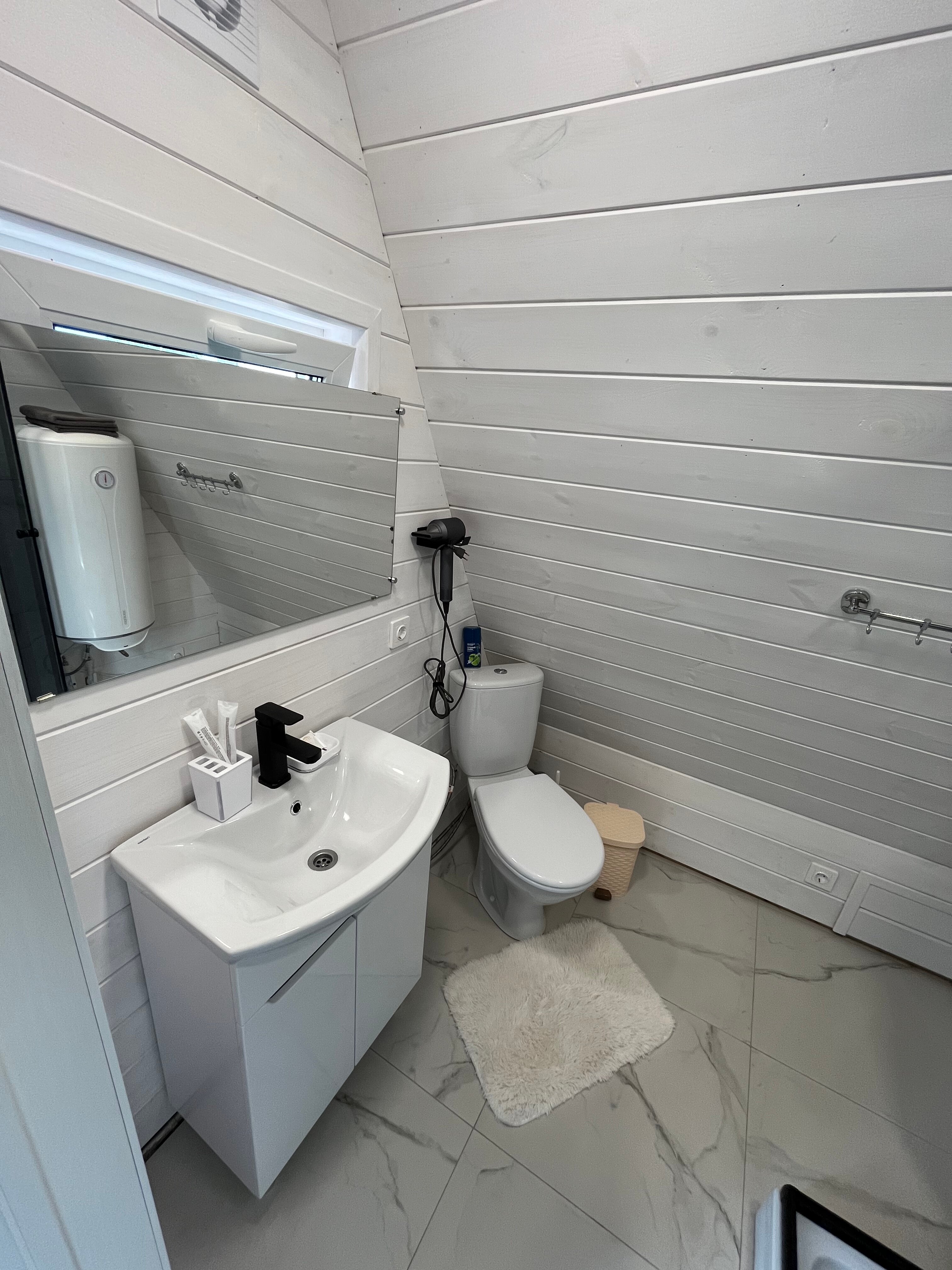 Фото White glamp