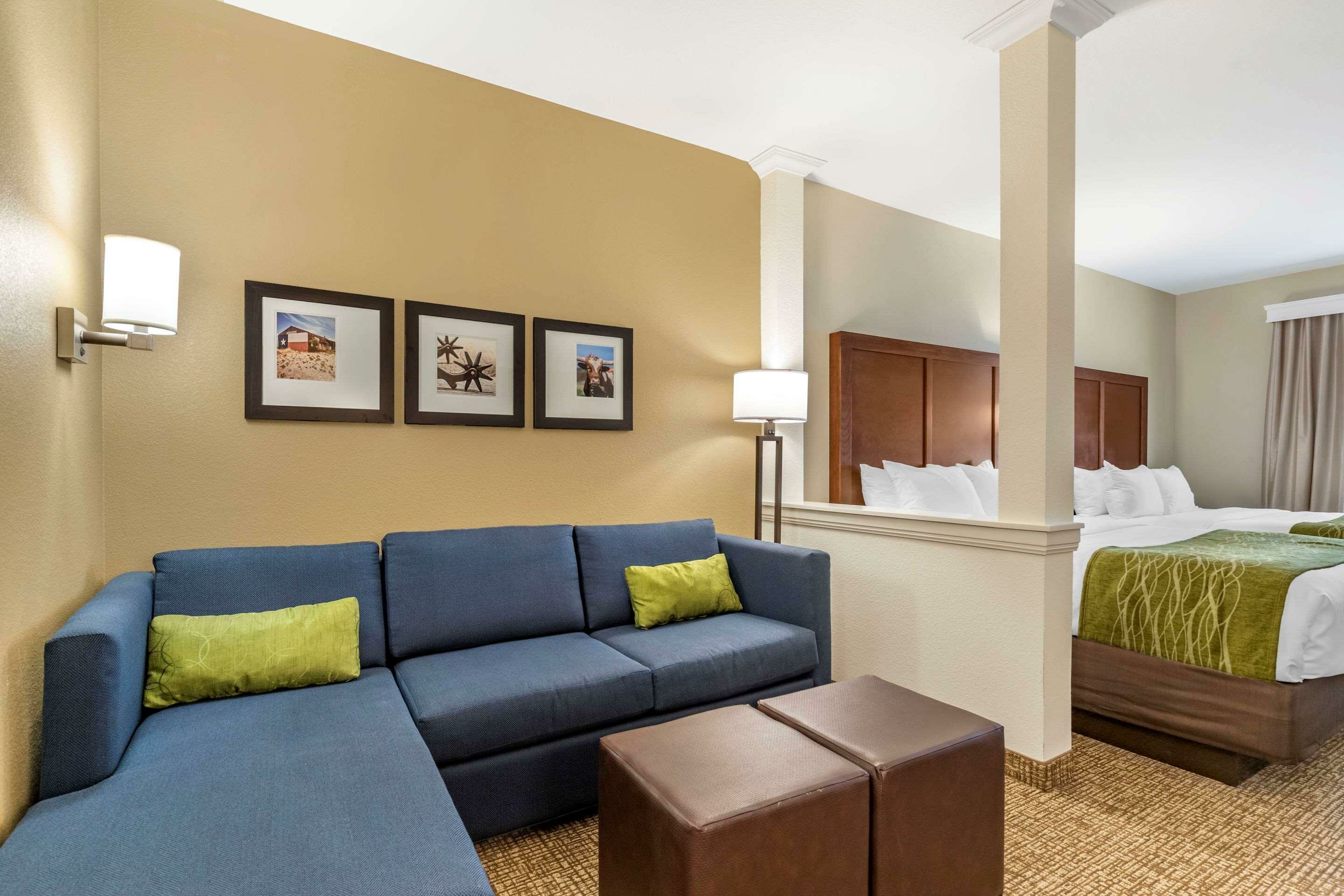 Фото Comfort Suites San Antonio Ft. Sam Houston/SAMMC Area