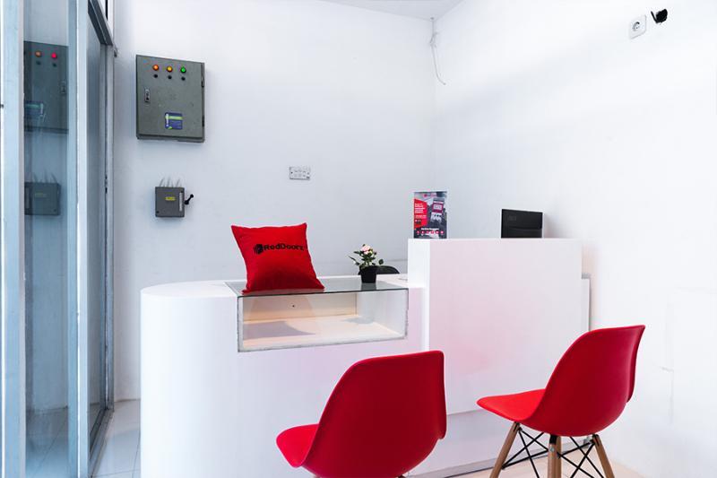 Фото RedDoorz near Seasons City Mall