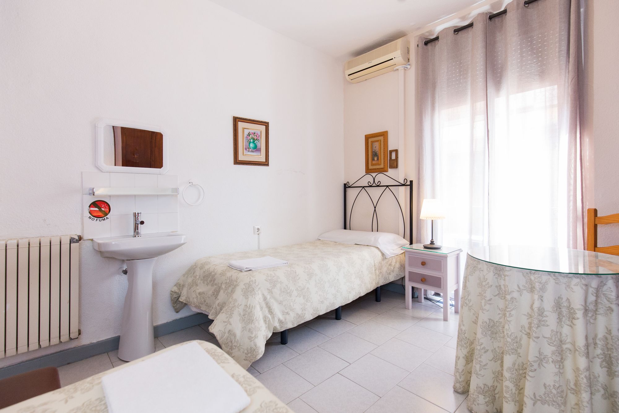 Фото Hostal Mesones