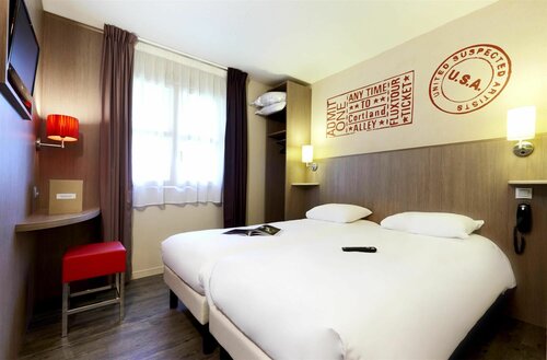 Внешний вид отеля Kyriad Cholet в Шоле, фото 2