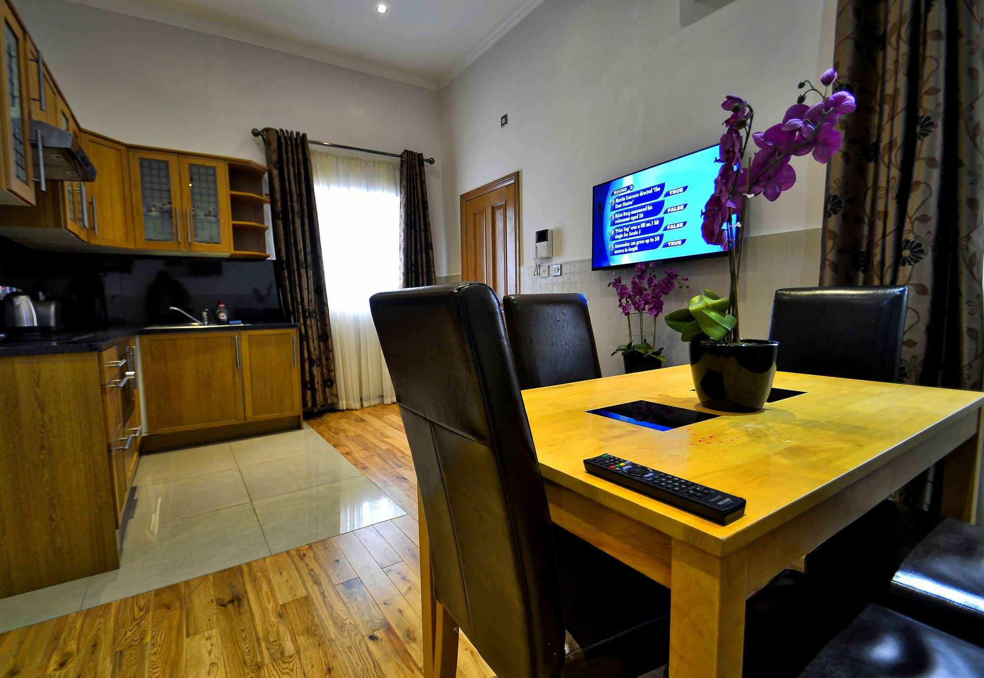 Фото Hyde Park Apartments