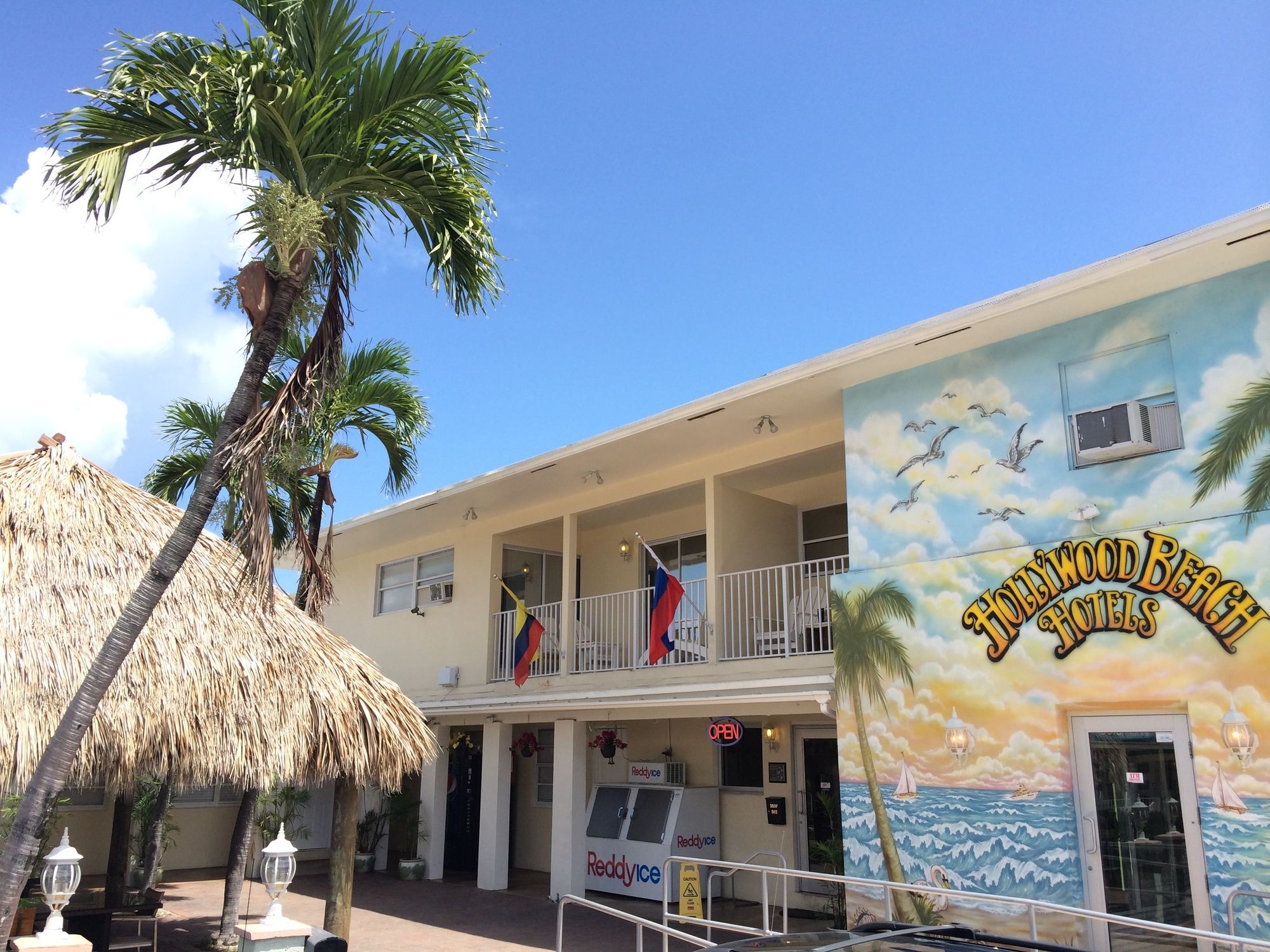 Фото Hollywood by the Sea Hotel