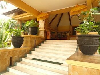 Фото Lotus Garden Hotel