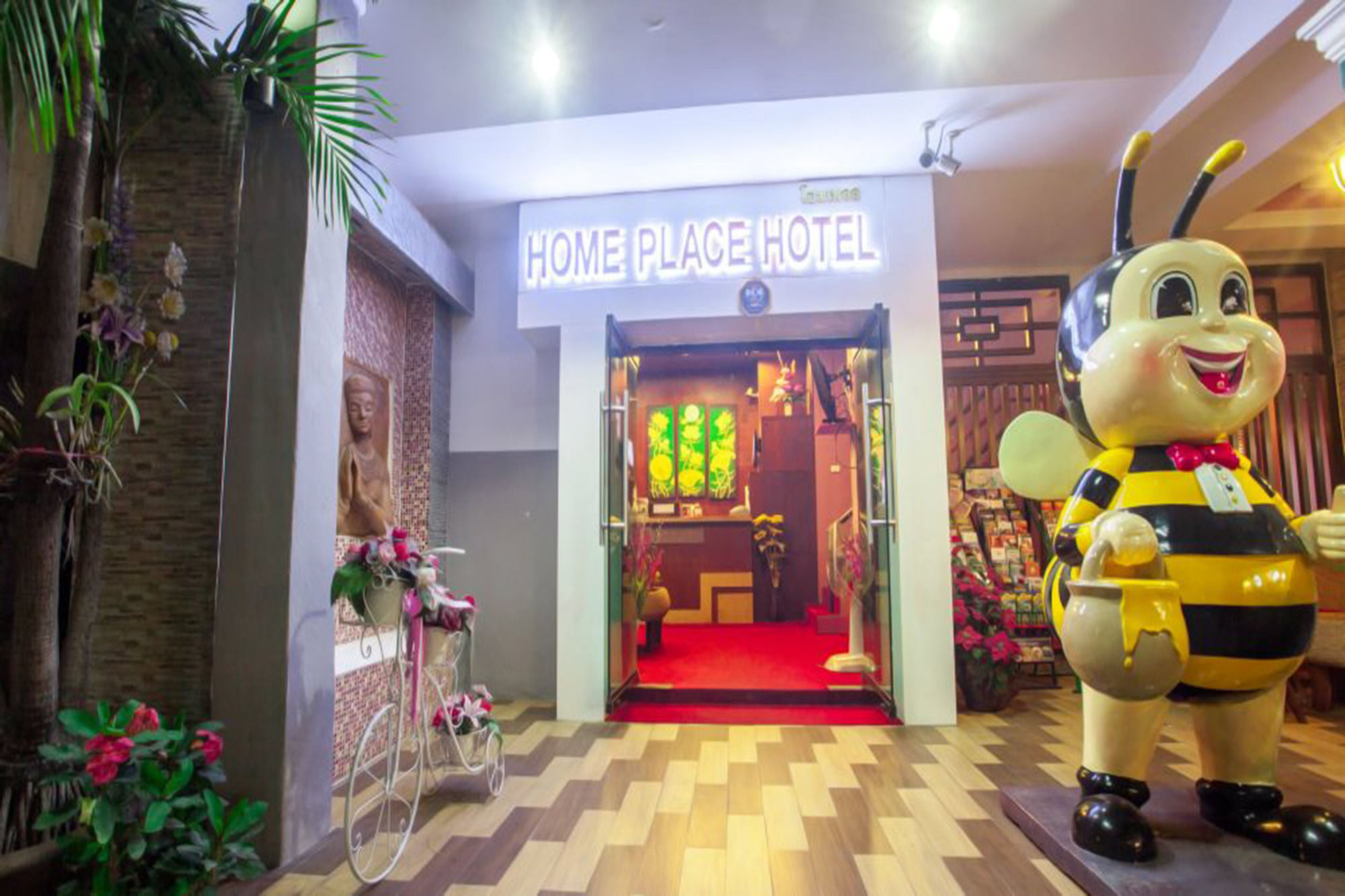 Фото Home Place Hotel