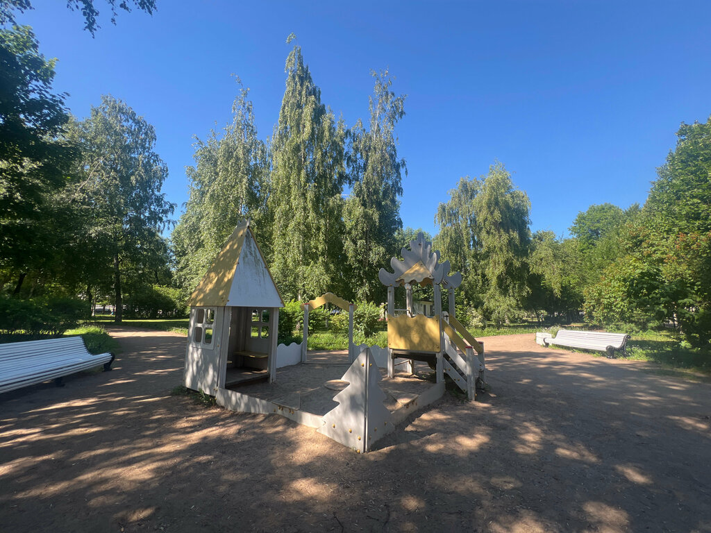 ميدان Knyaz-Vladimirskiy Public Garden ، سان بطرسبرغ، صورة