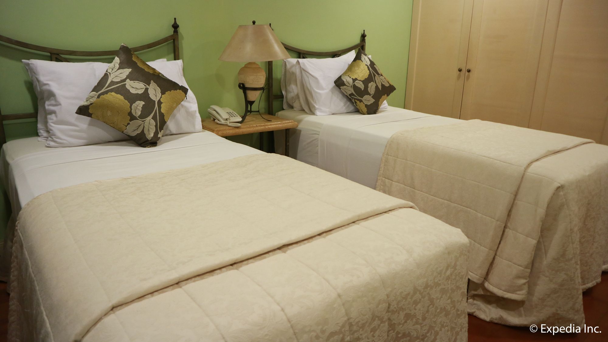 Фото Sophia Suites Residence Hotel