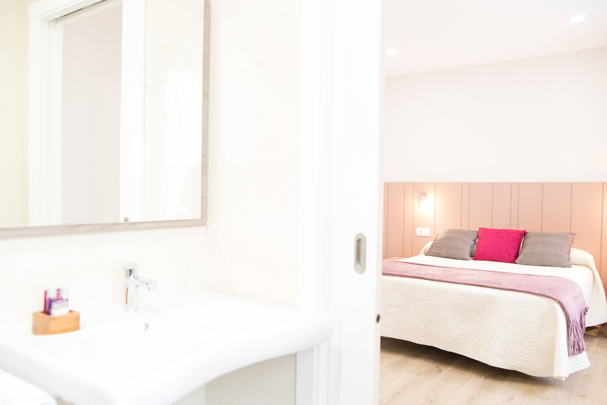 Фото Linares Rooms Santiago