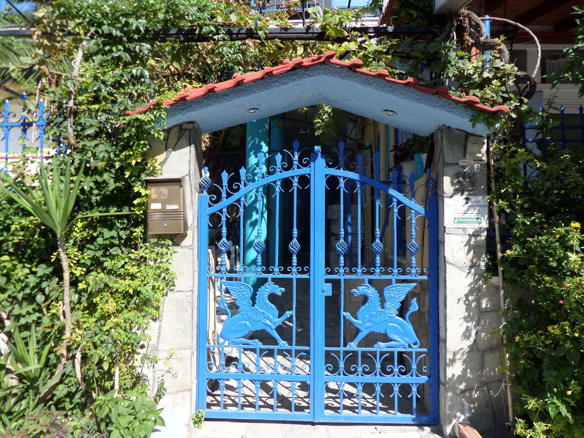 Фото Artemis Studios & Apartments