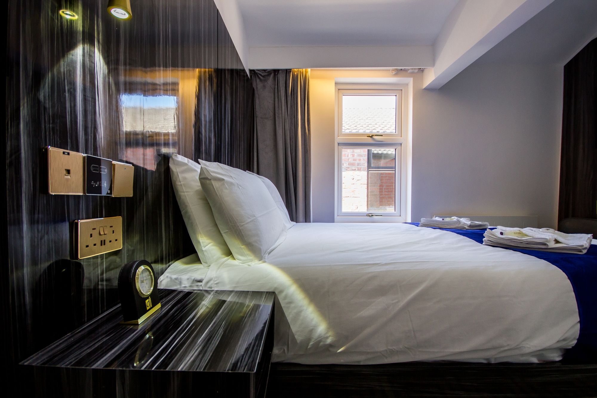 Фото DJ Suites Blackpool