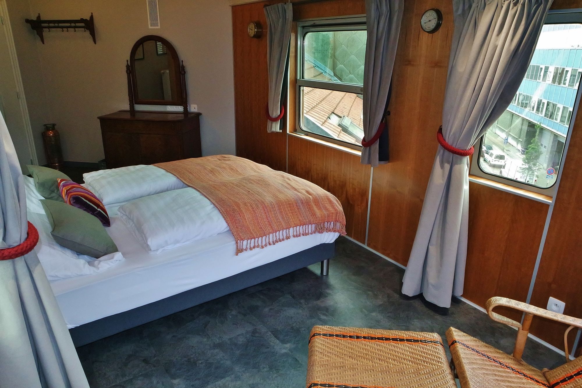 Фото Train Hostel