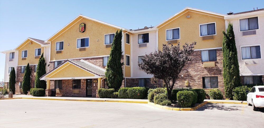 Фото Super 8 by Wyndham Kingman