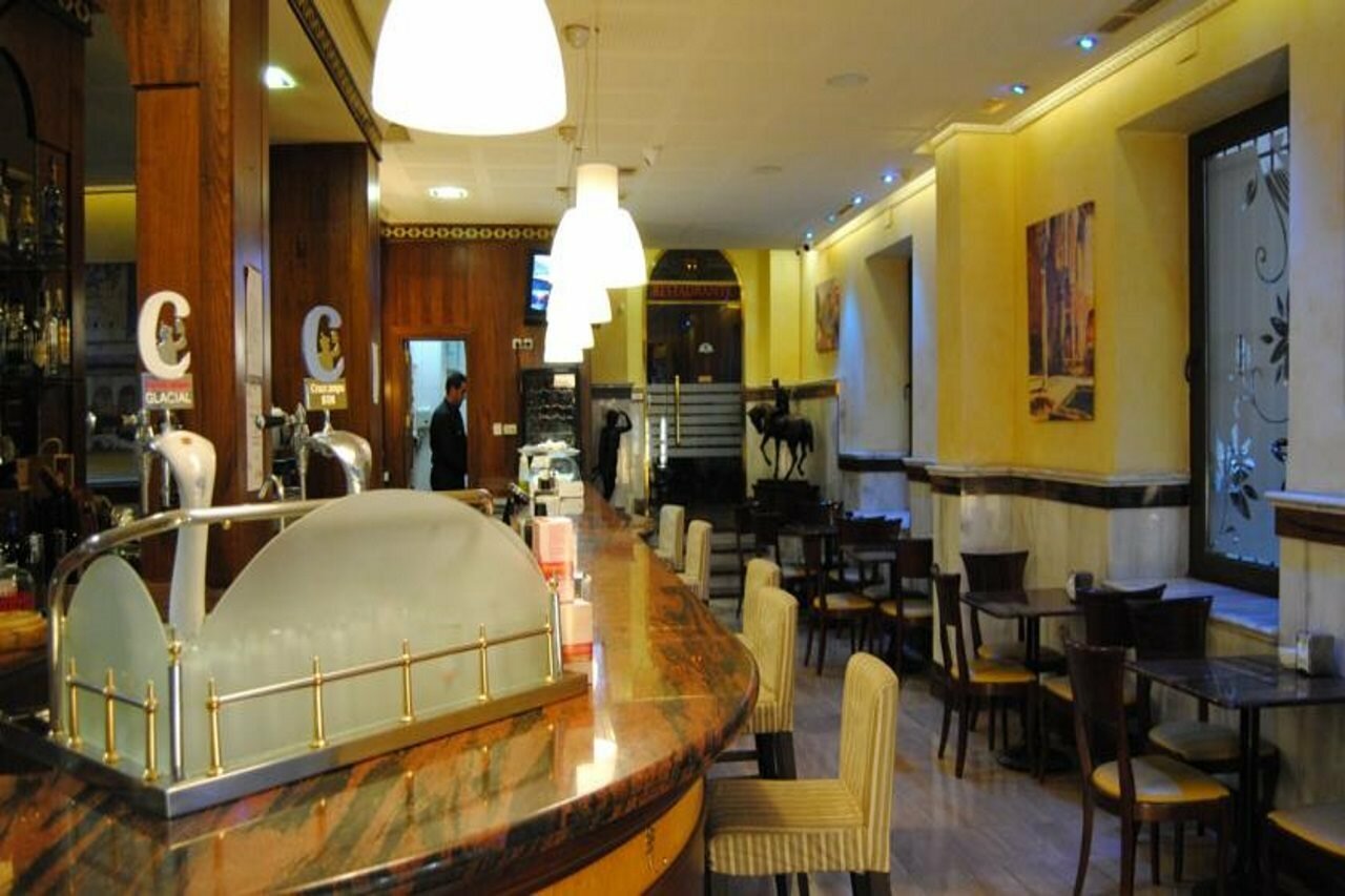 Фото Отель Reina Cristina