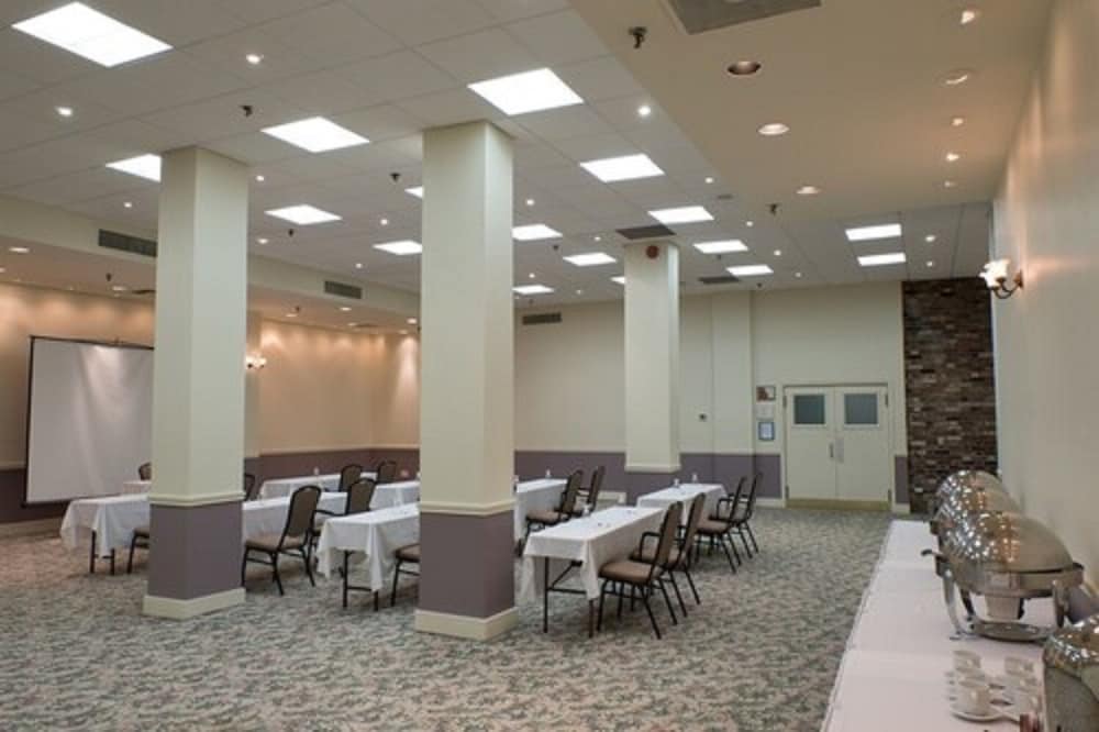 Фото The Roehampton Hotel