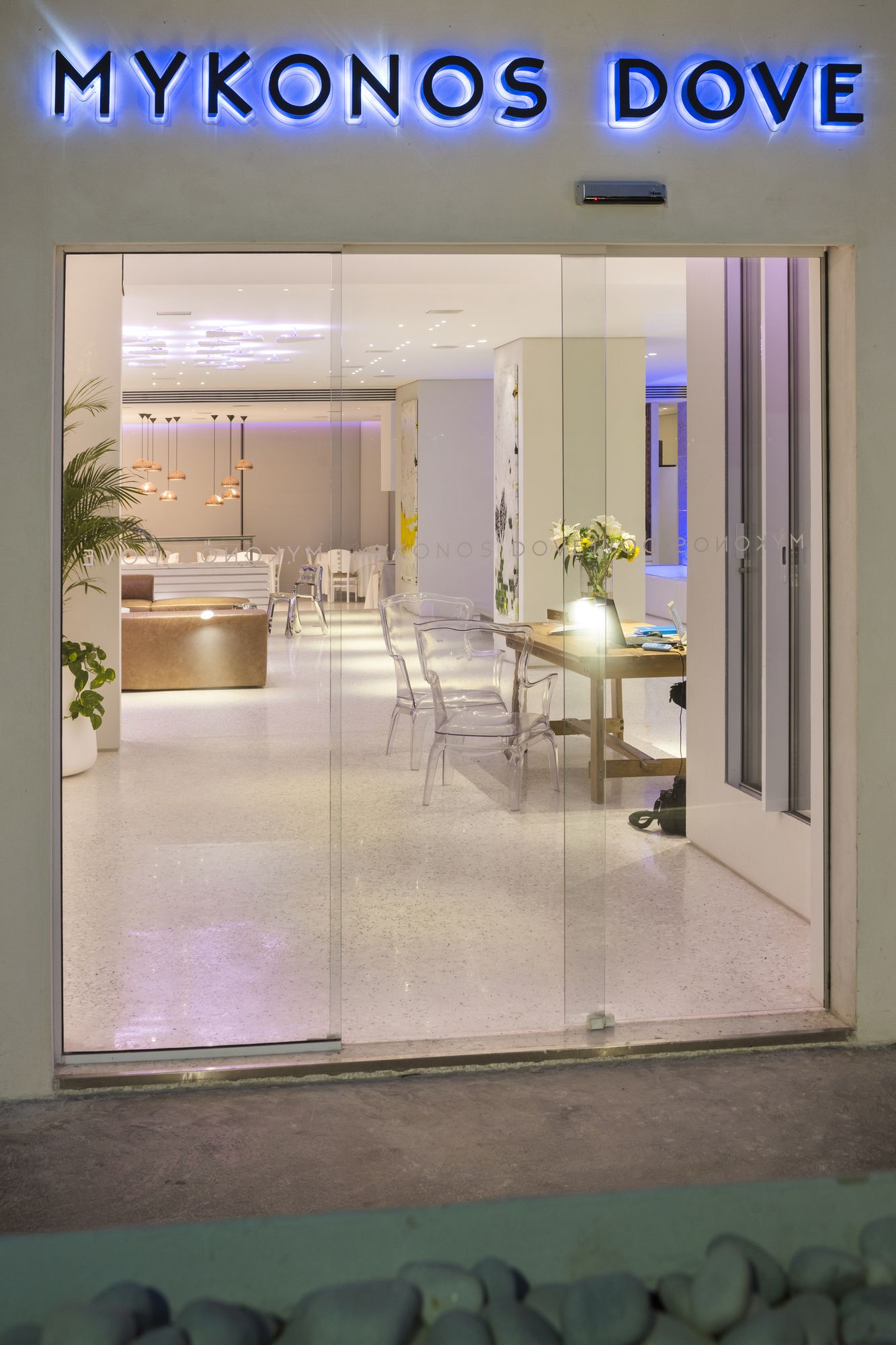 Фото Mykonos Dove Beachfront Hotel