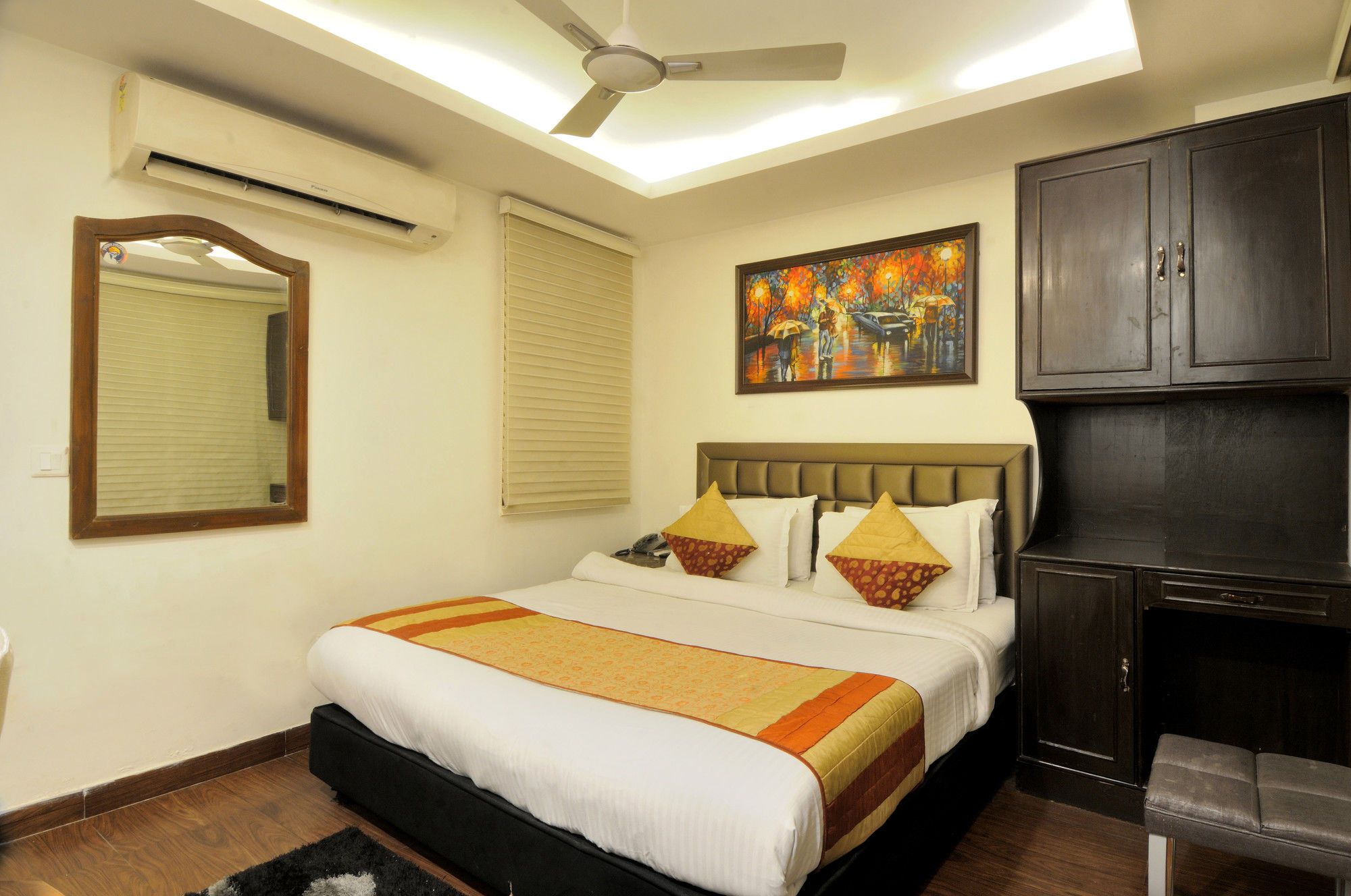 Фото Check In Room Chuna Mandi