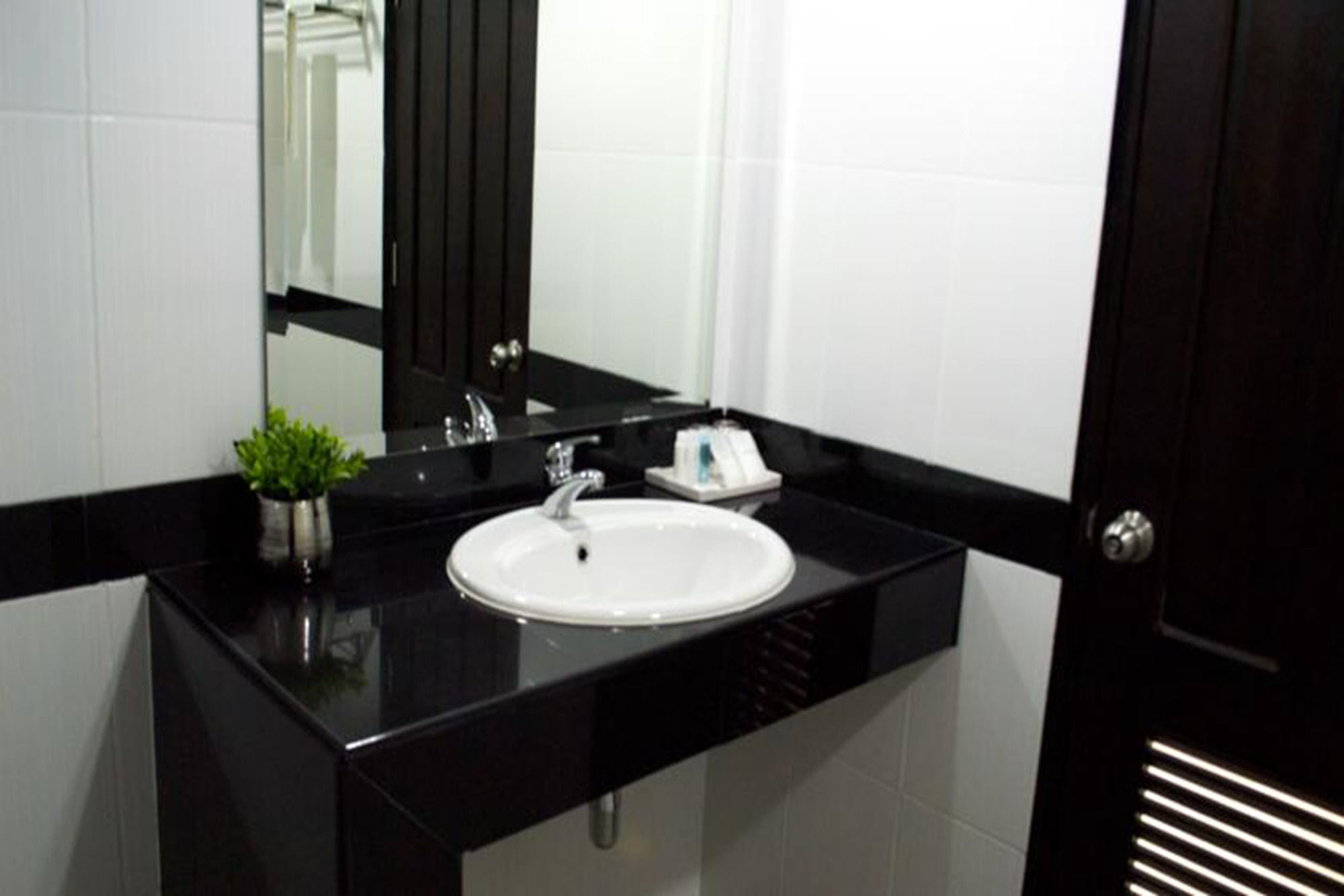 Фото The Grand Day Night