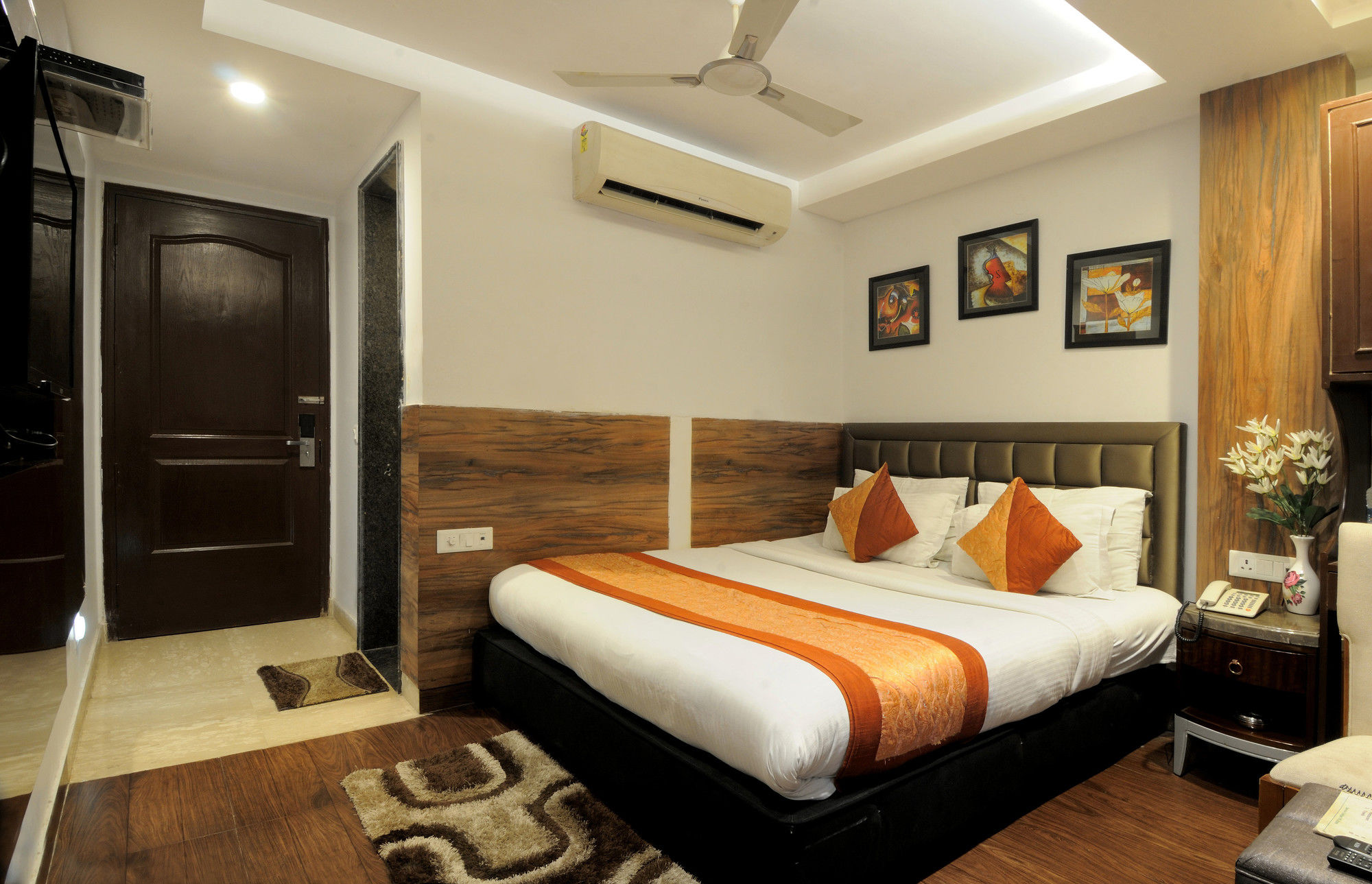 Фото Check In Room Chuna Mandi