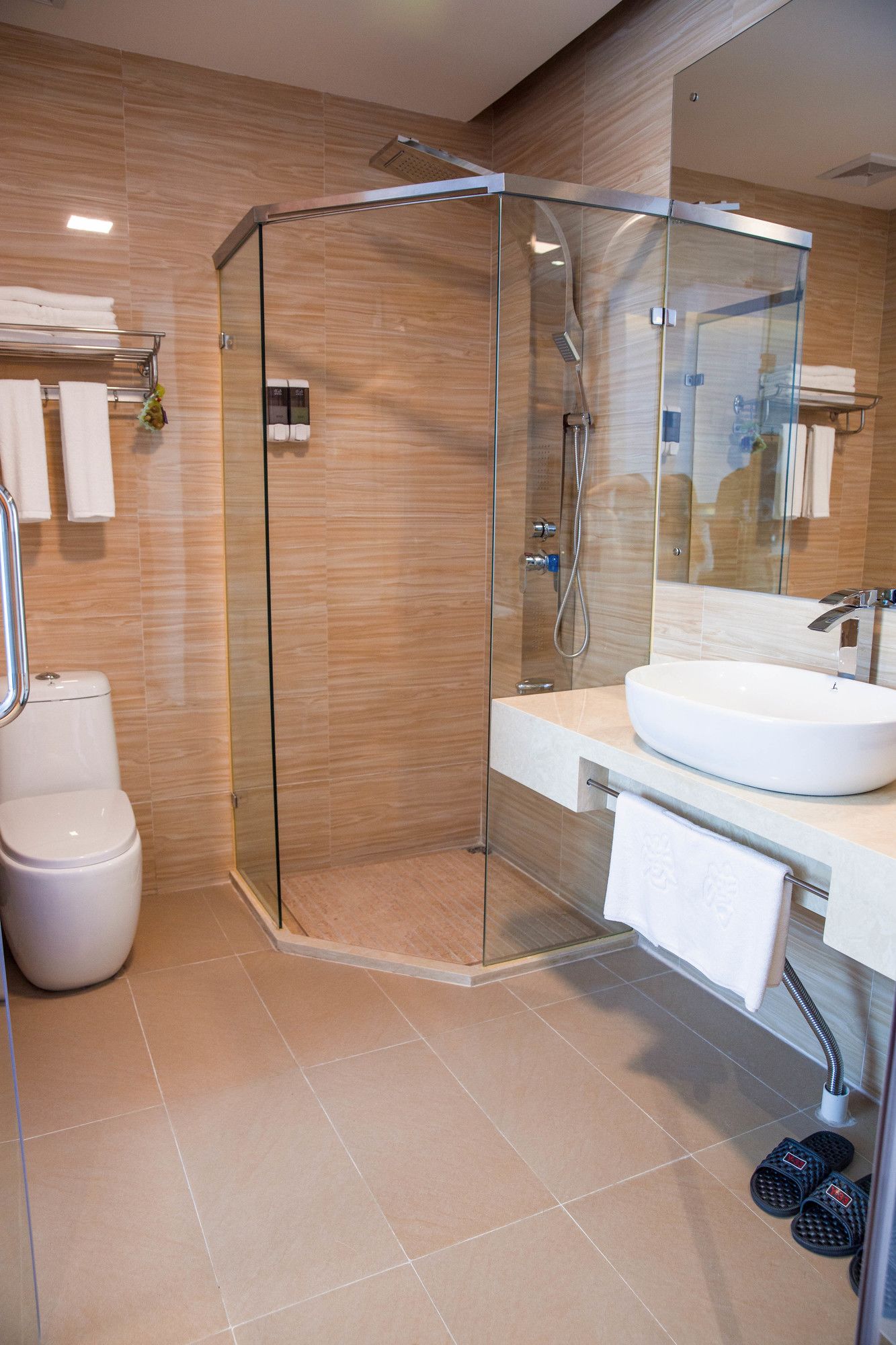 Фото The Harbour Hotel