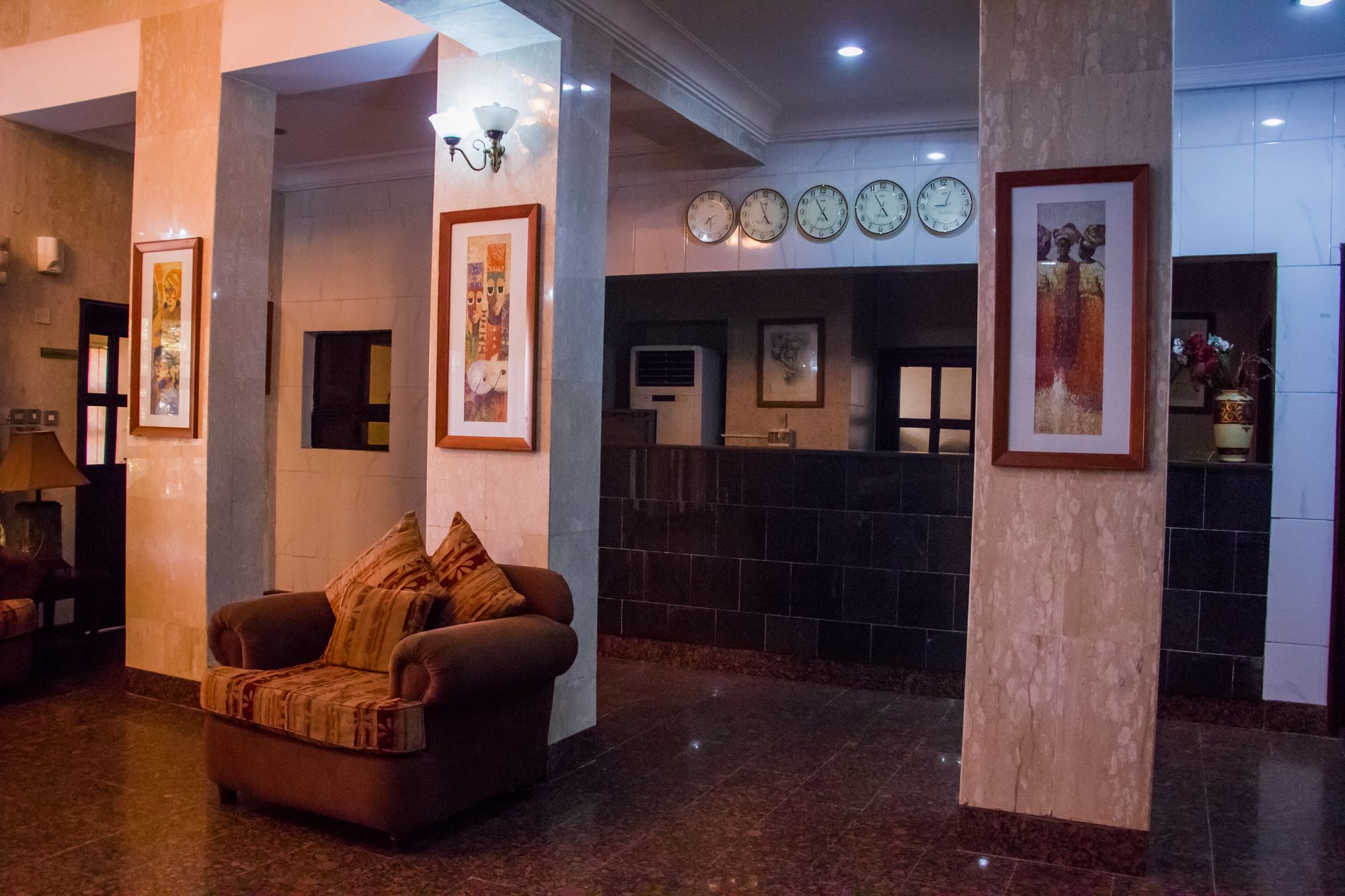 Фото Heritage House Square Hotel