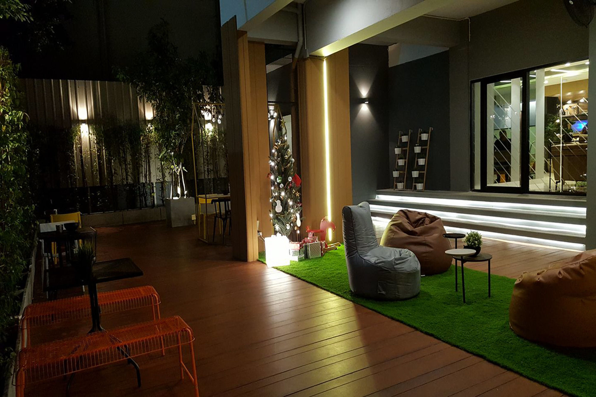 Фото Ploen Place Residence