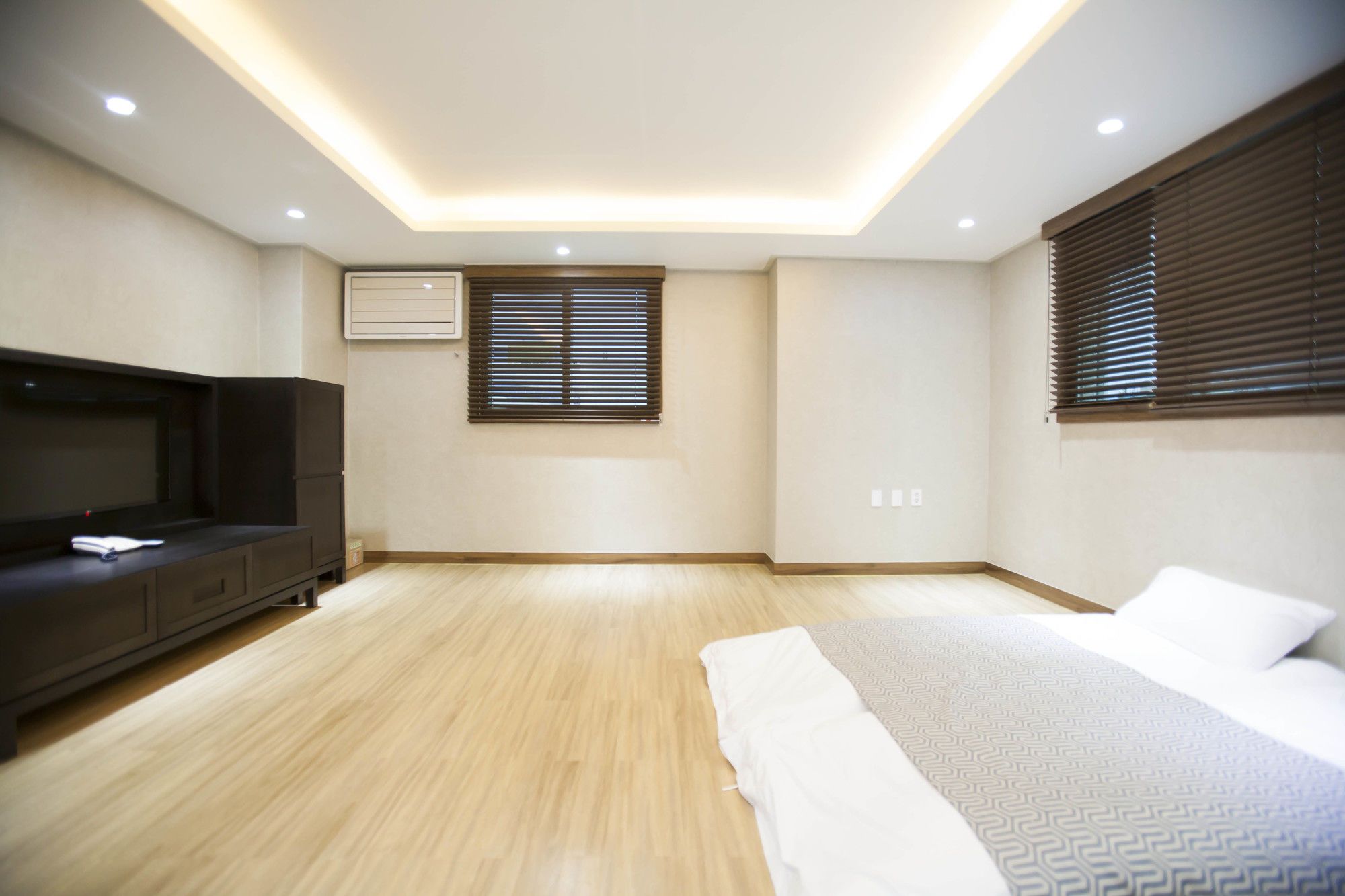 Фото I-CHECK Hyunjin Hotel