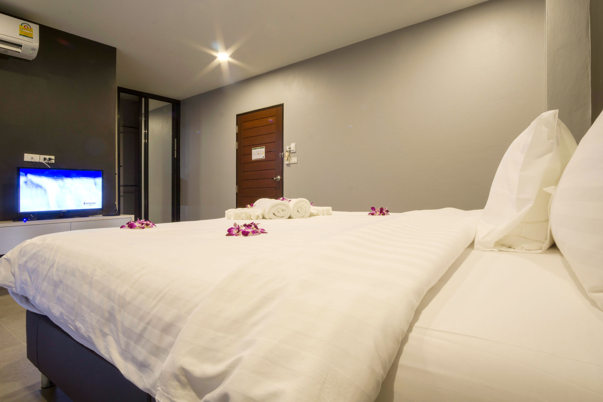 Фото C Cha-am Hotel