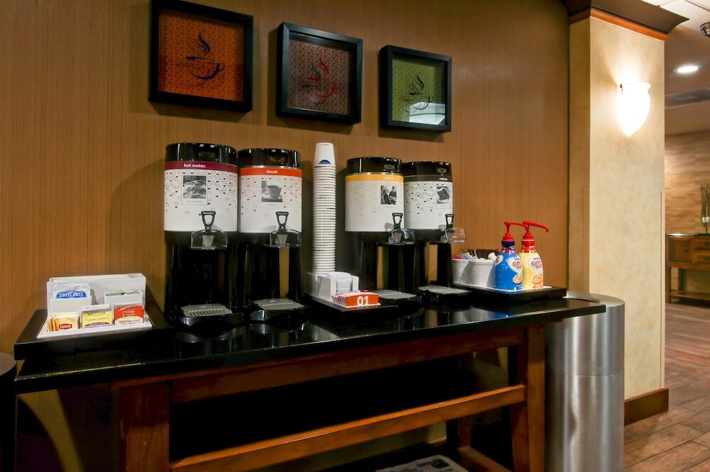 Фото Hampton Inn Waldorf