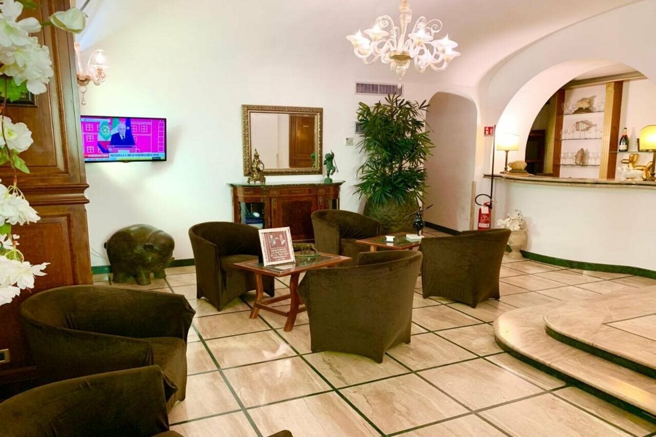 Фото отеля 2