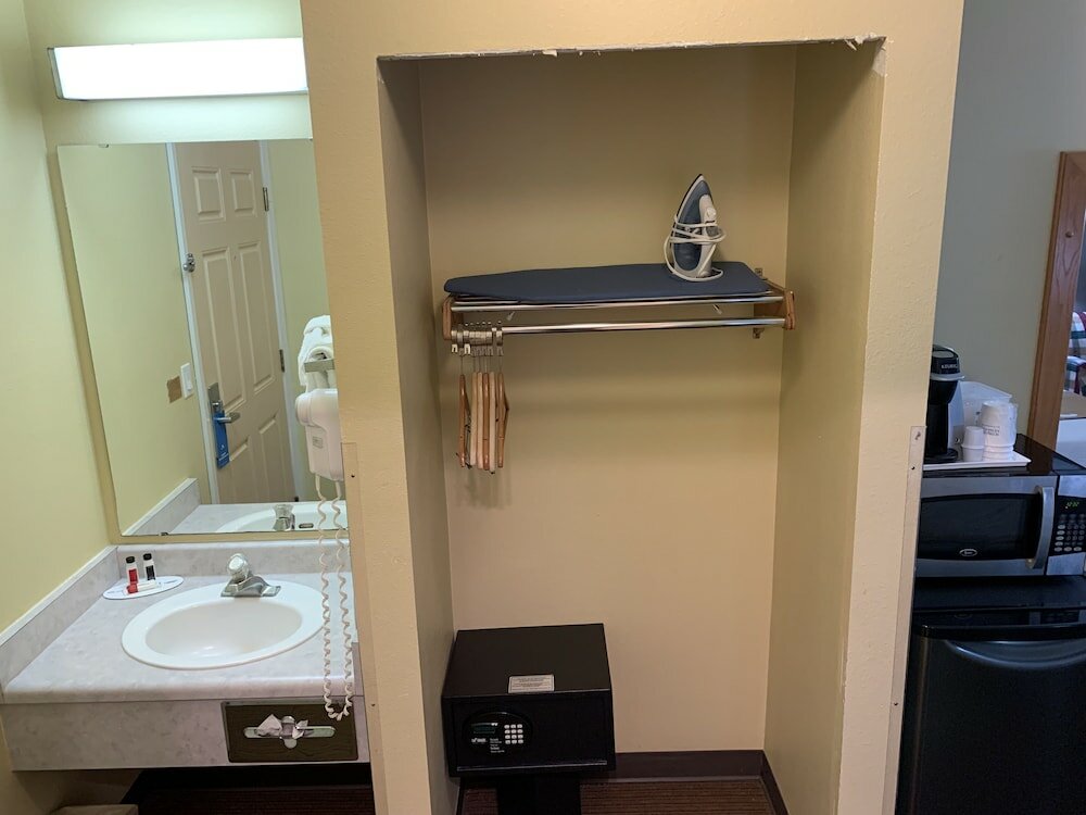 Фото Days Inn by Wyndham Ocean Shores