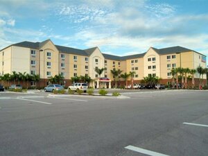 Гостиница Candlewood Suites Fort Myers Sanibel Gateway, an Ihg Hotel
