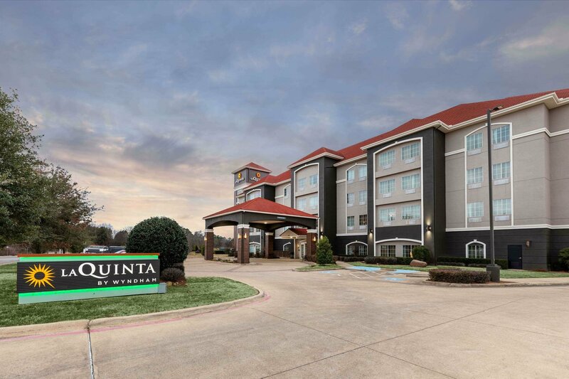 Гостиница La Quinta Inn & Suites by Wyndham Fort Worth Eastchase