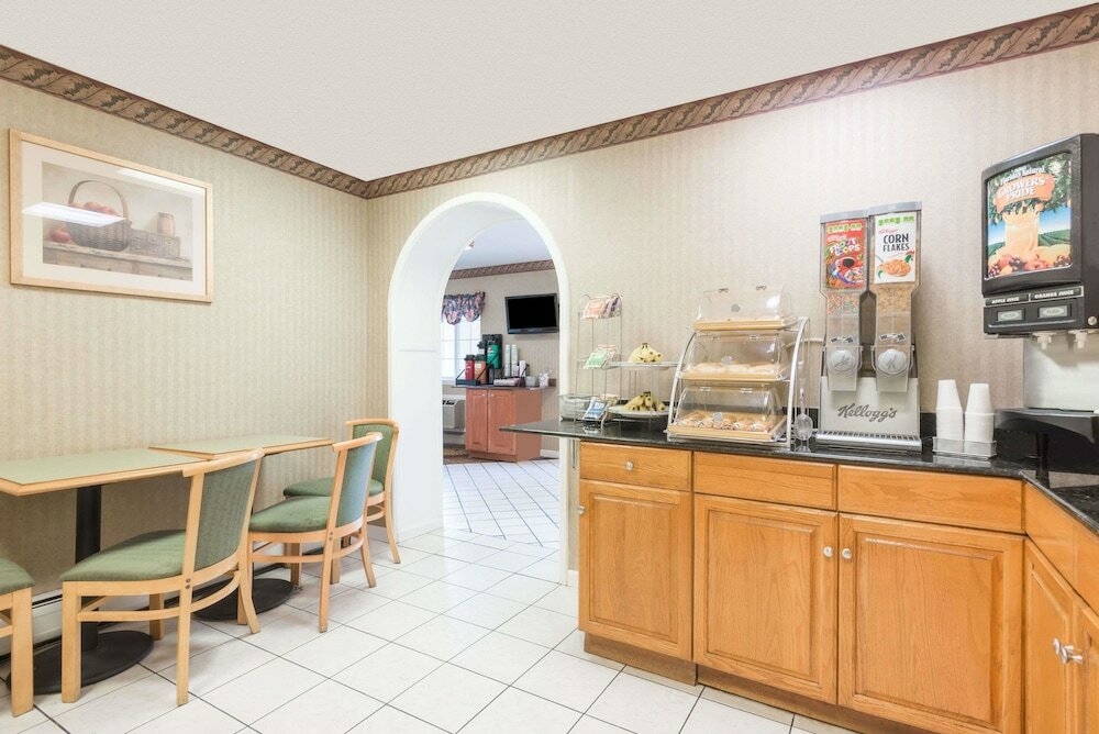 Фото Howard Johnson by Wyndham Lenox