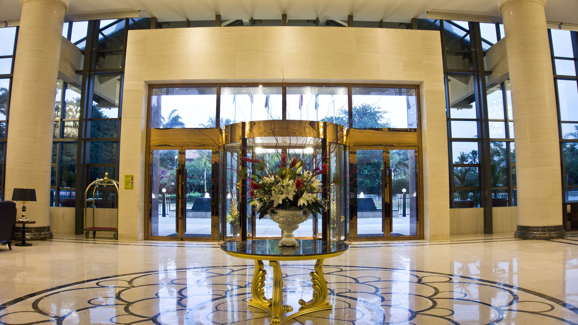 Фото Tang Palace Hotel