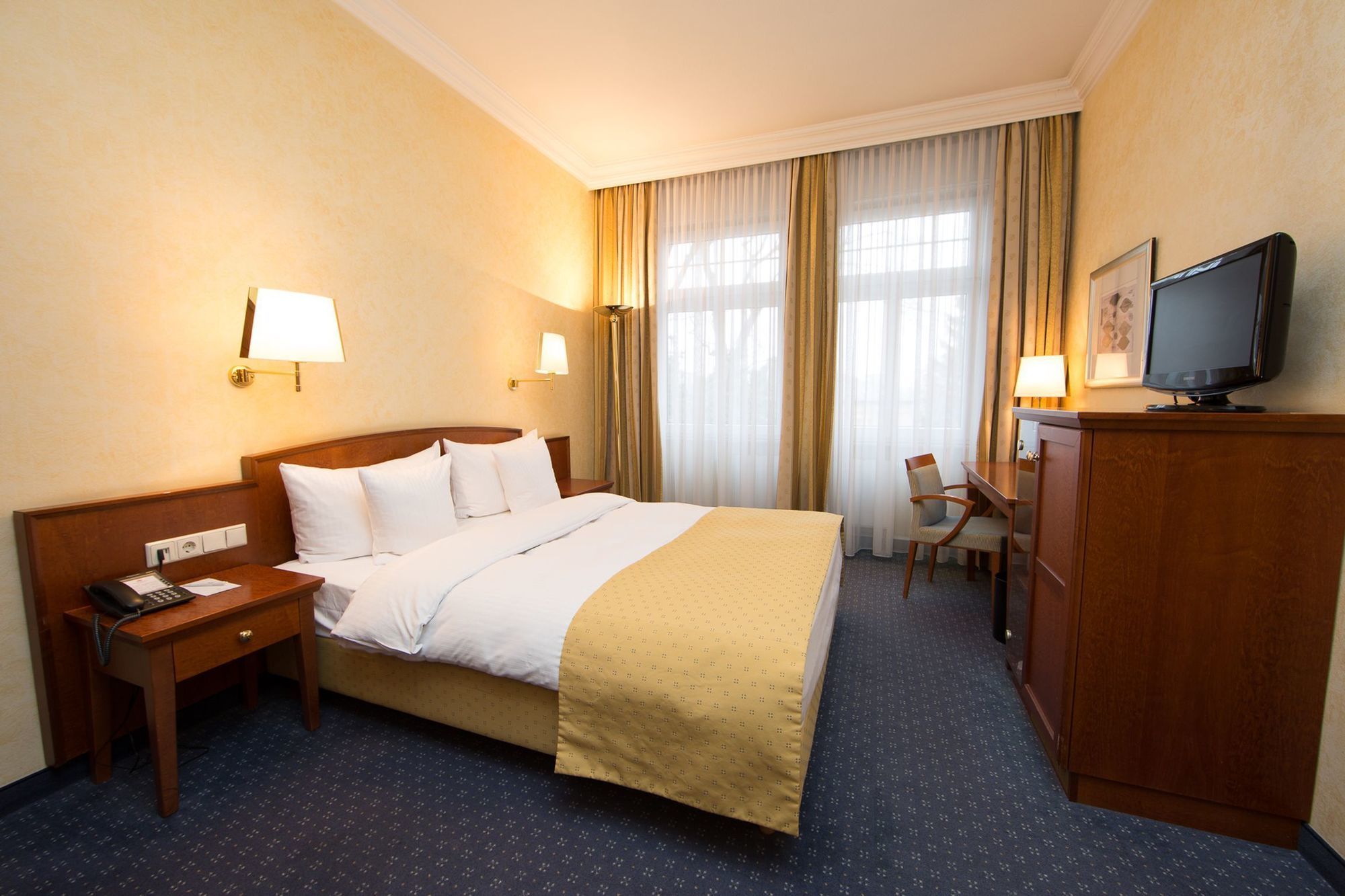 Фото Hotel Oranien Wiesbaden