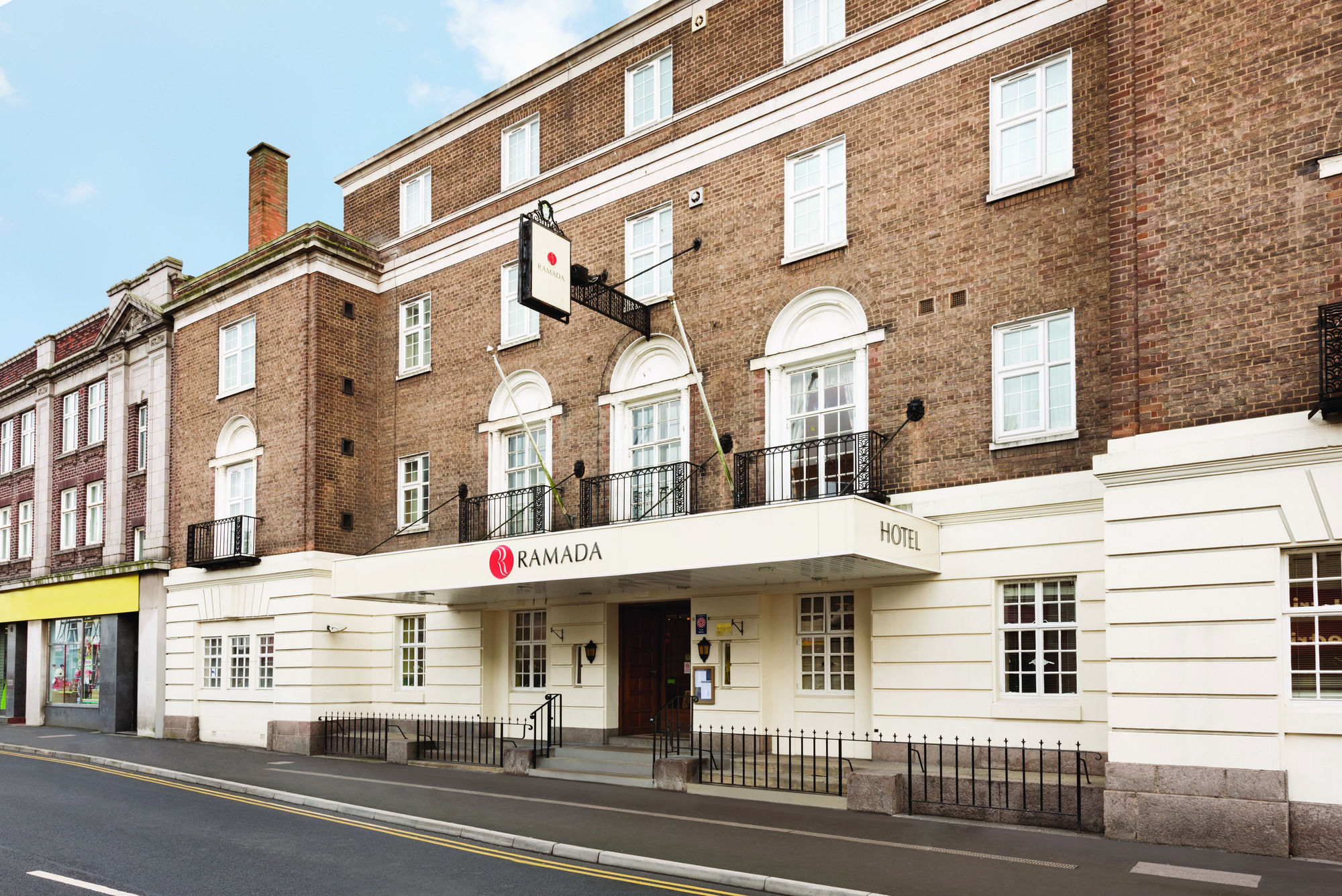 Фото Ramada by Wyndham Loughborough Hotel