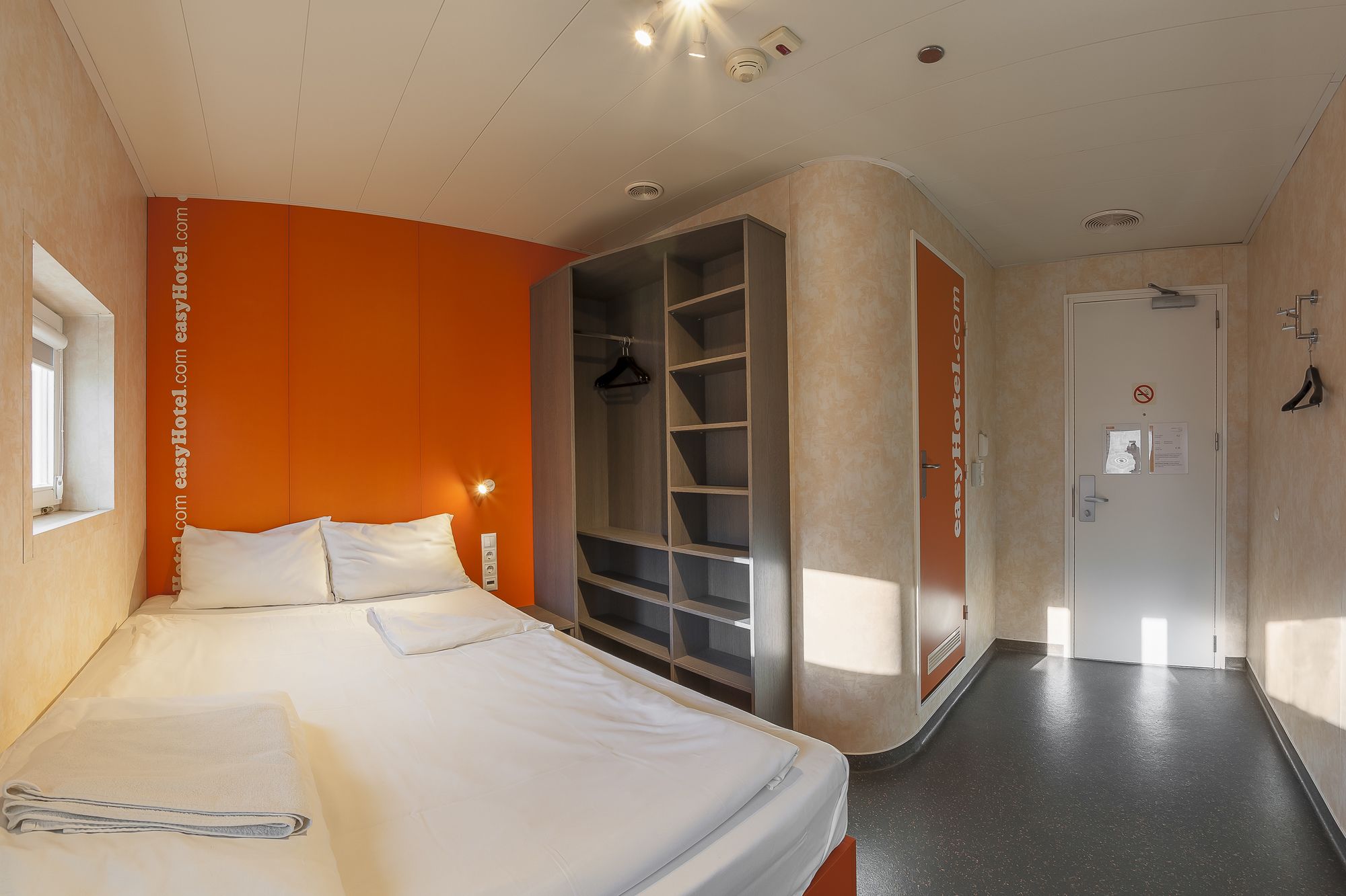 Фото EasyHotel Budapest Oktogon