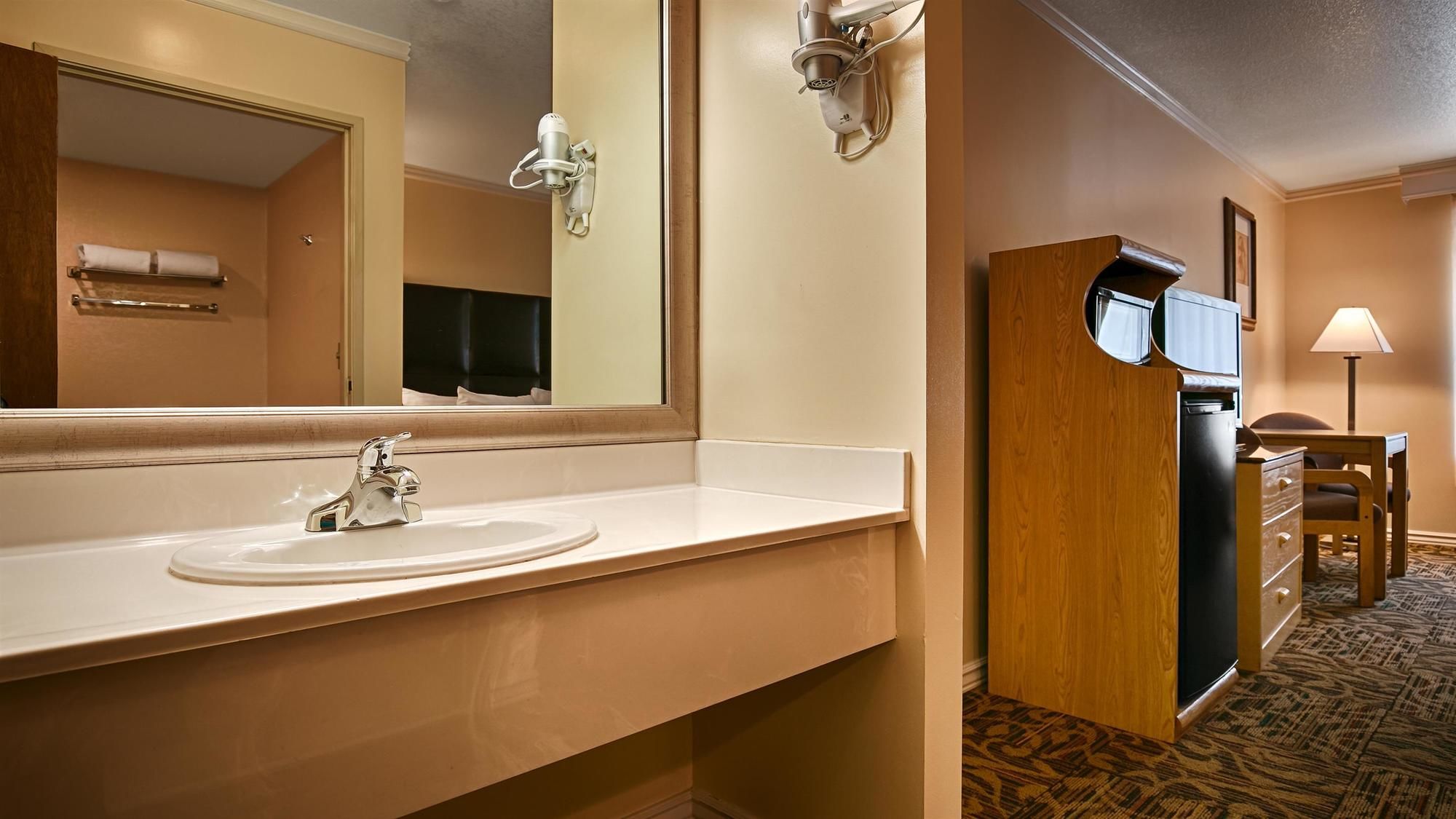 Фото Best Western Plus Northwoods Inn