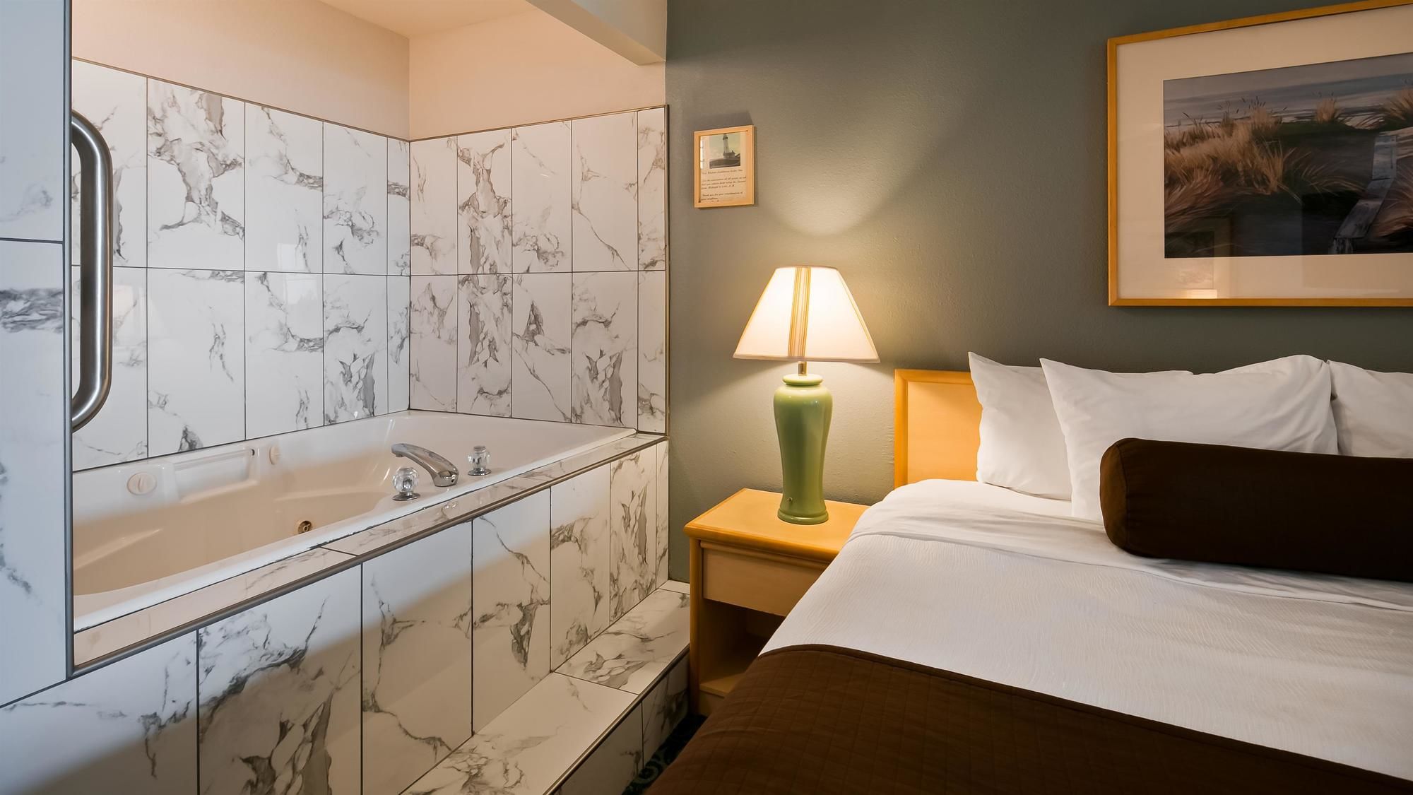 Фото Best Western Lighthouse Suites Inn