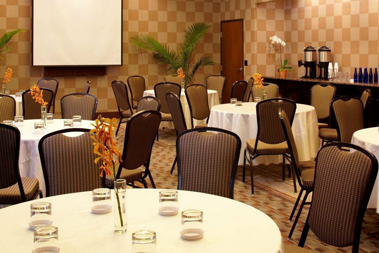 Фото Best Western Plus Lackland Hotel & Suites