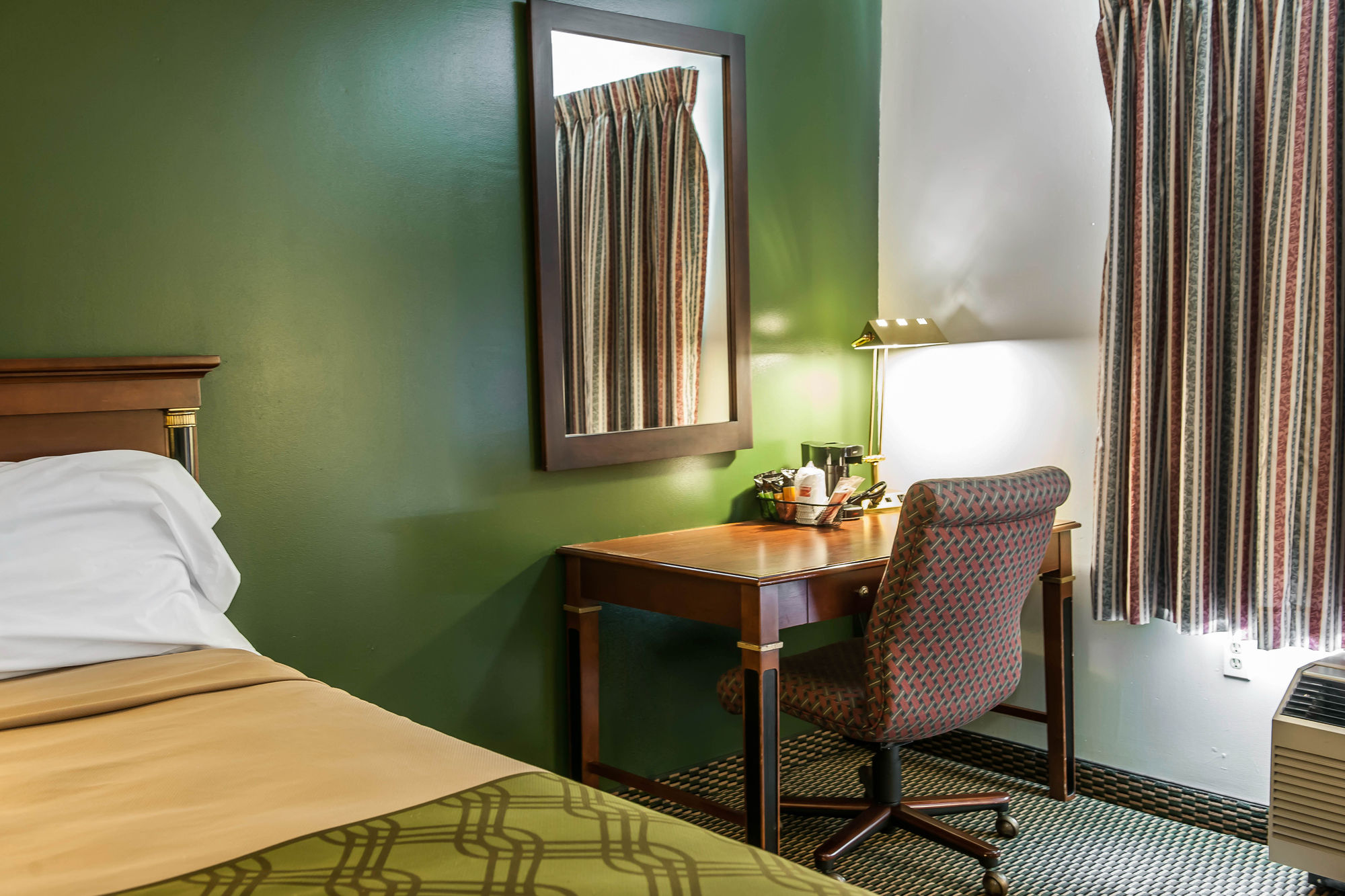 Фото Royal Inn Rockville