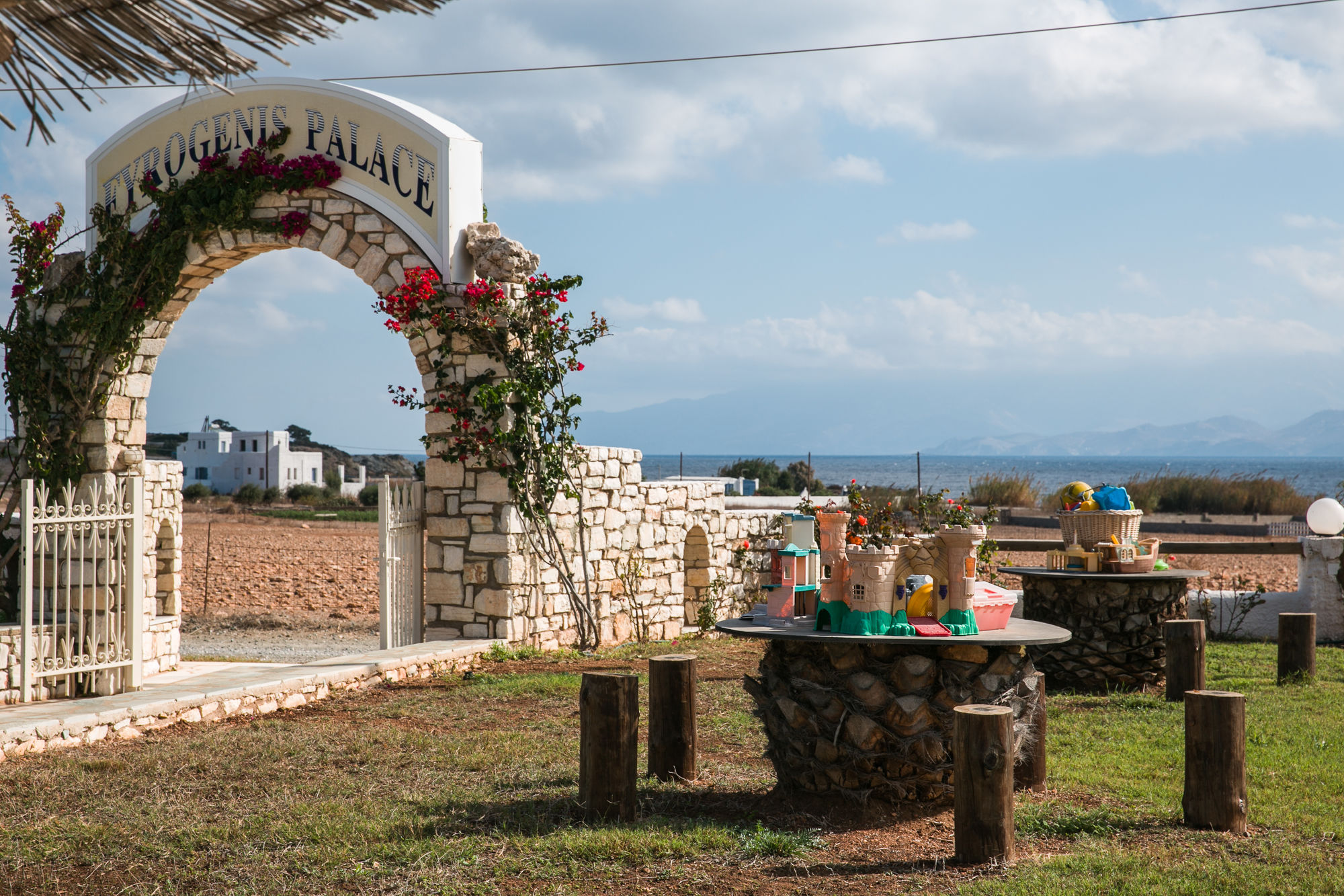 Фото Fyrogenis Palace Hotel - Apartments