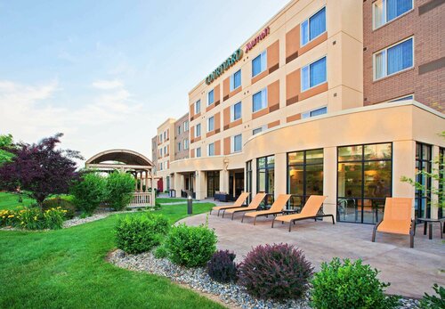 Гостиница Courtyard by Marriott Louisville Northeast в Штате Кентукки