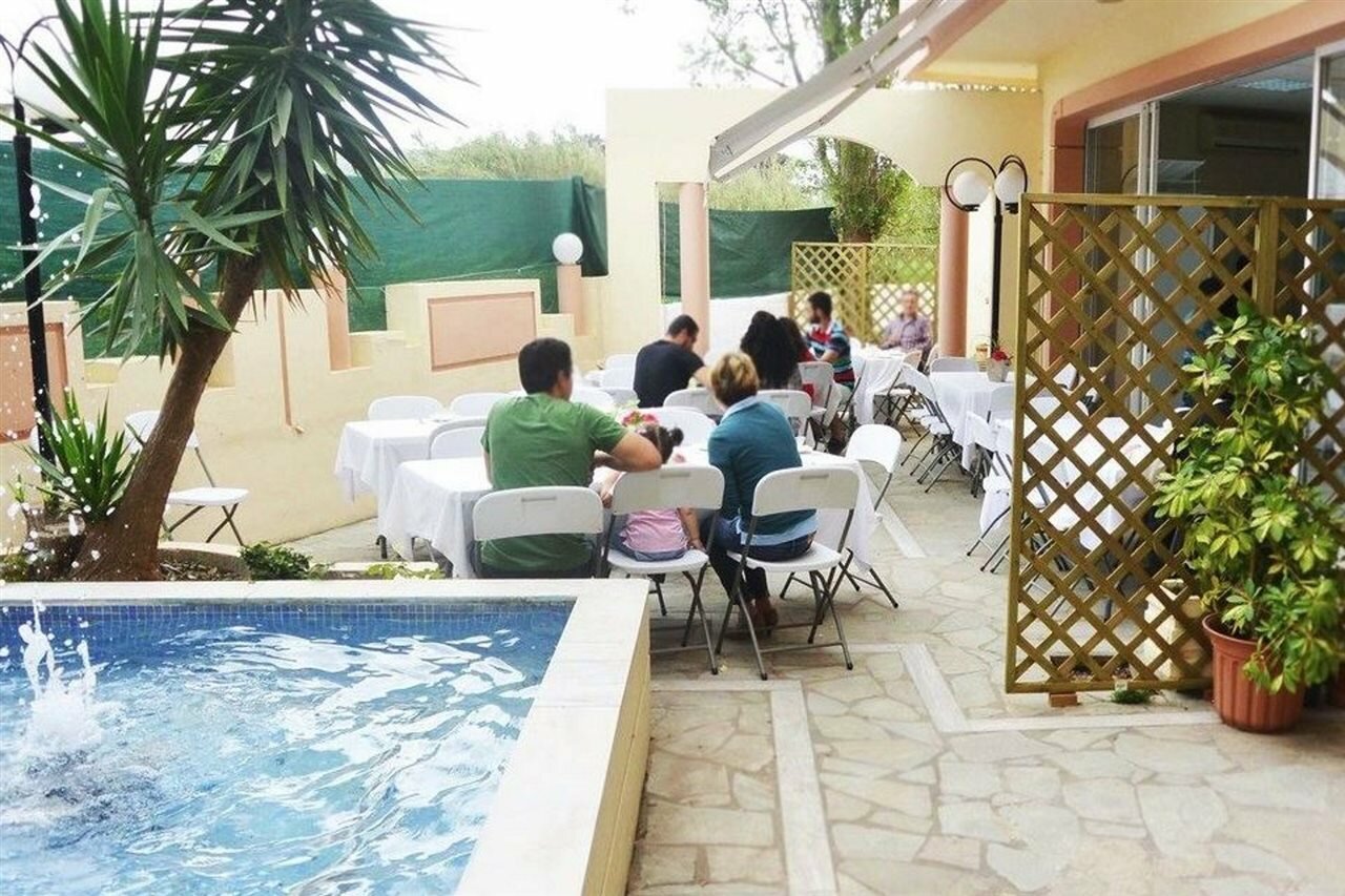 Фото Louladakis Apartments