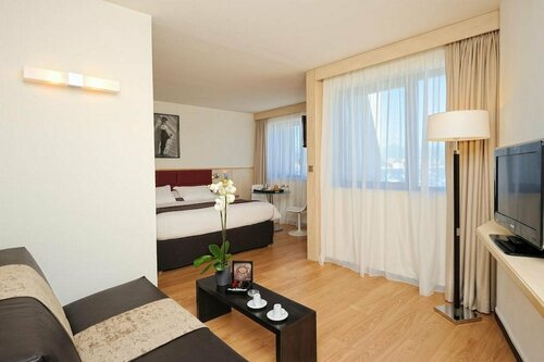 Гостиница Hôtel Mercure Ajaccio в Аяччо
