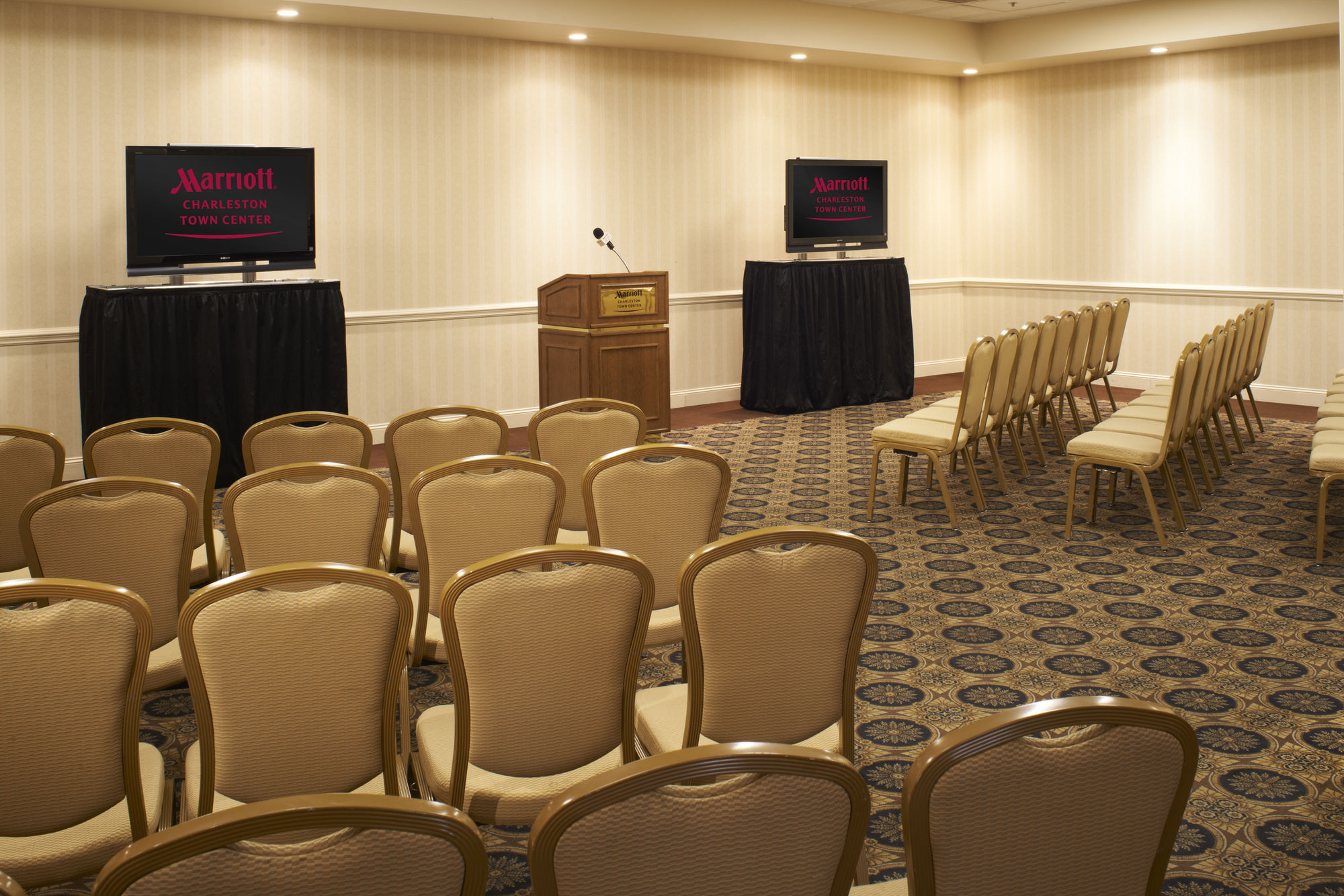 Фото Charleston Marriott Town Center